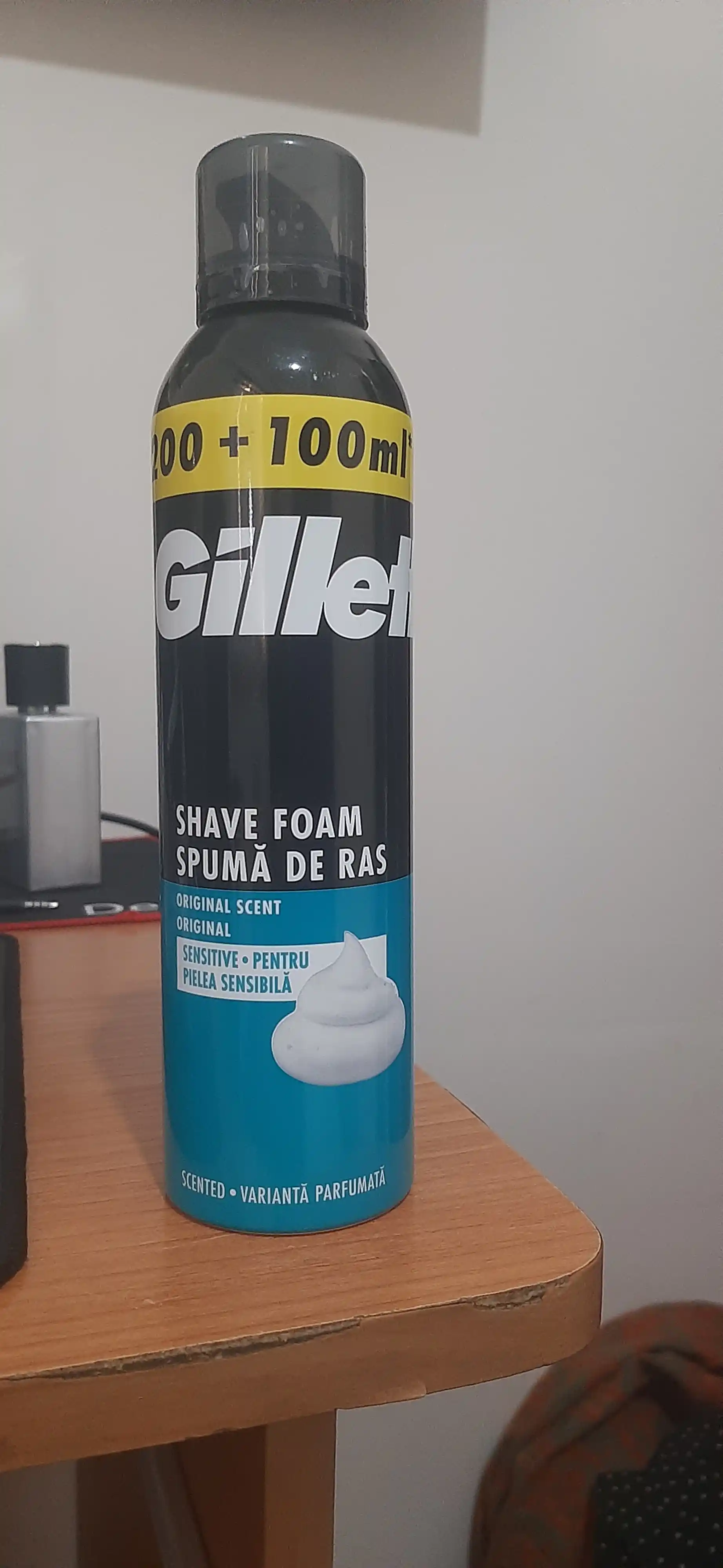 Пена для бритья Gillette Sensitive, для чувствительной кожи, дополнительная защита, 200+100 мл