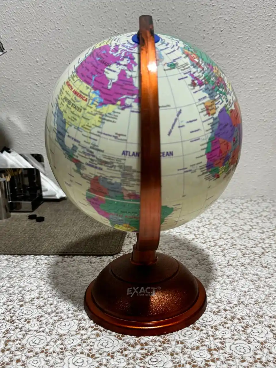 Глобус настольный 20 см, 360° LED, русский язык EXACT GL-022