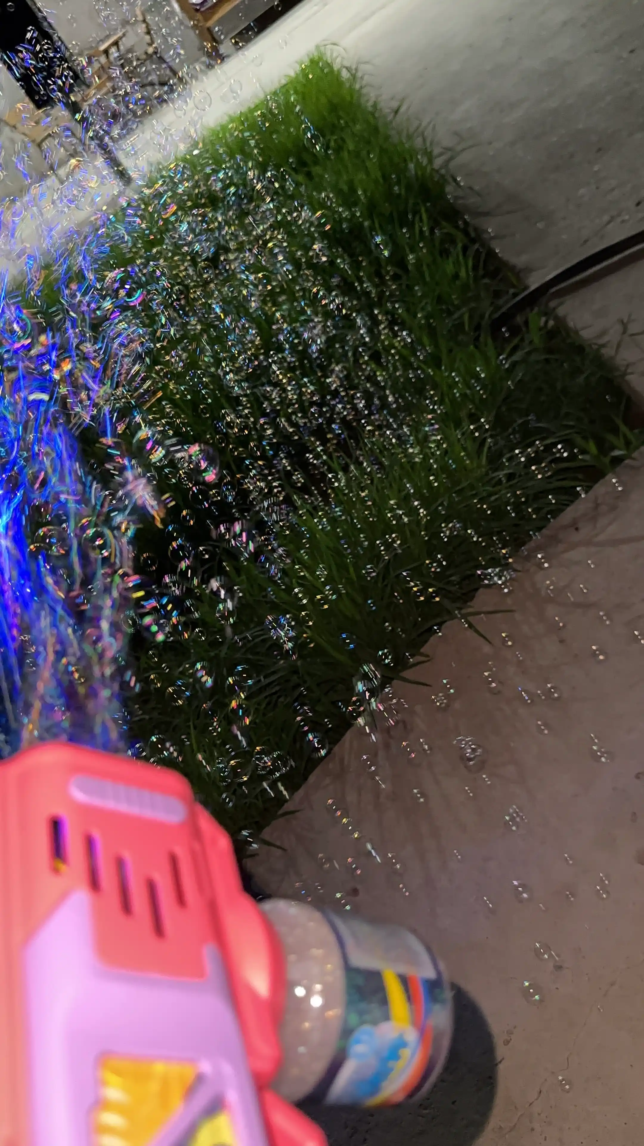 Sovun pufaklari generatori bolalar uchun, batareyali BUBBLE GUN