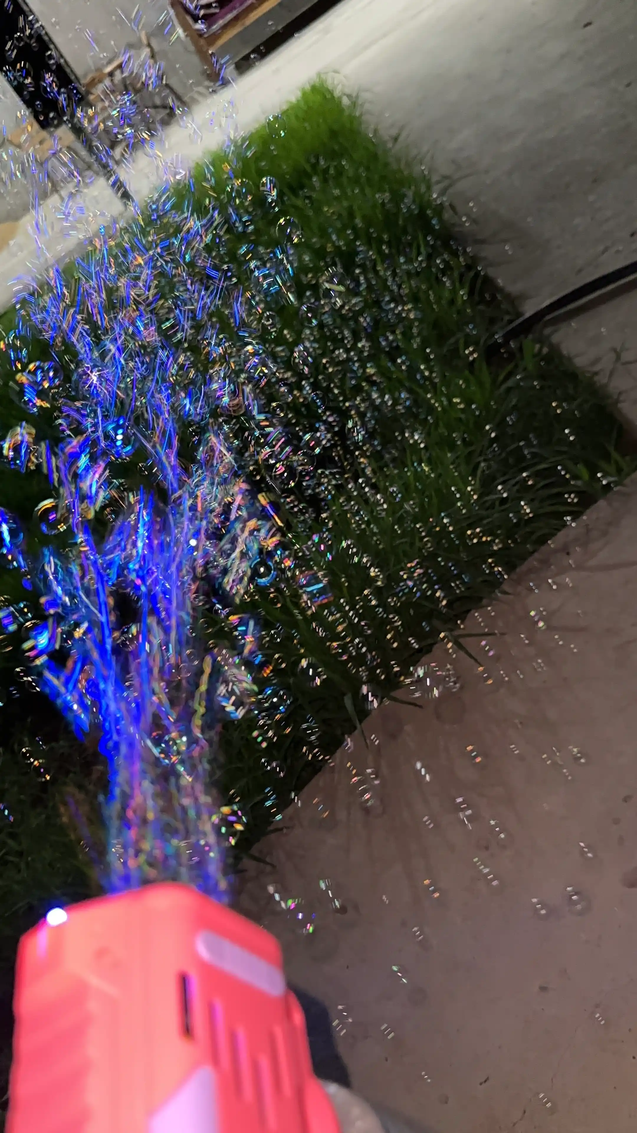 Sovun pufaklari generatori bolalar uchun, batareyali BUBBLE GUN