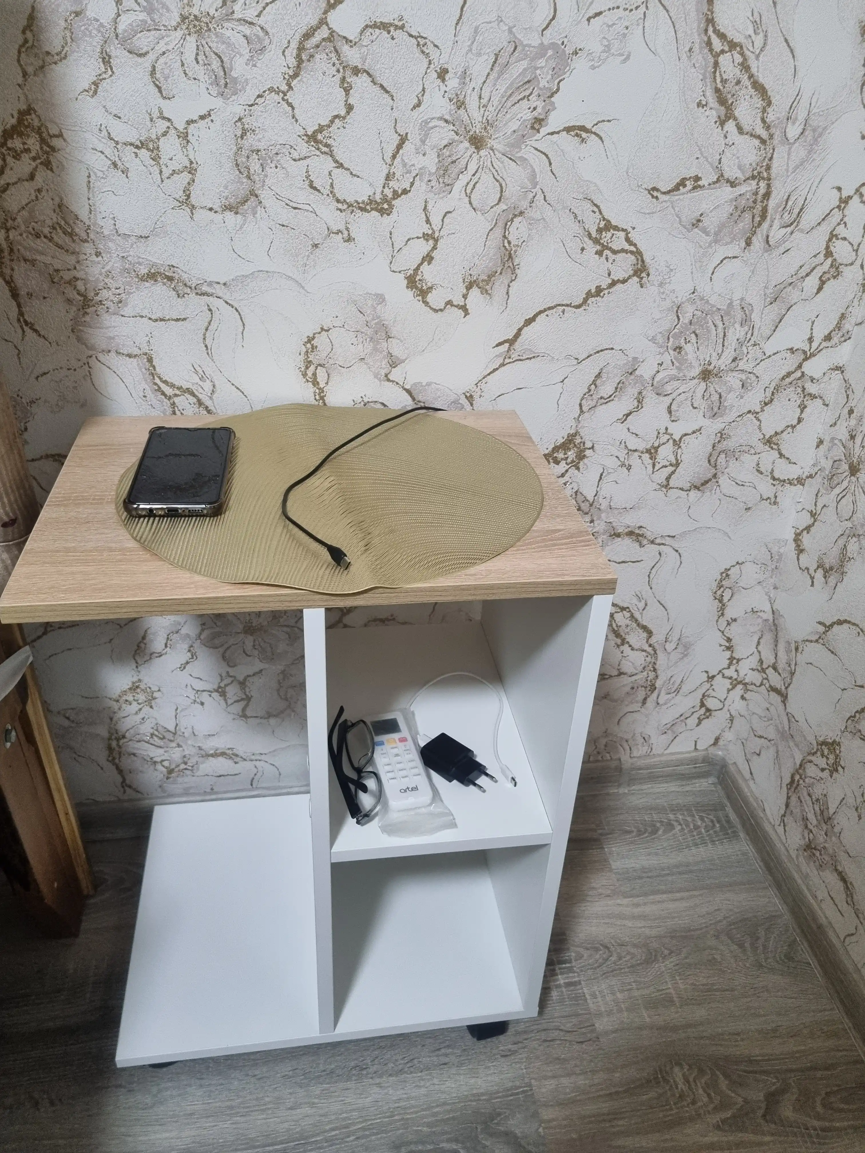 Журнальный cтол приставка AIKO Vibe, на колесах, прикроватный столик, для дивана
