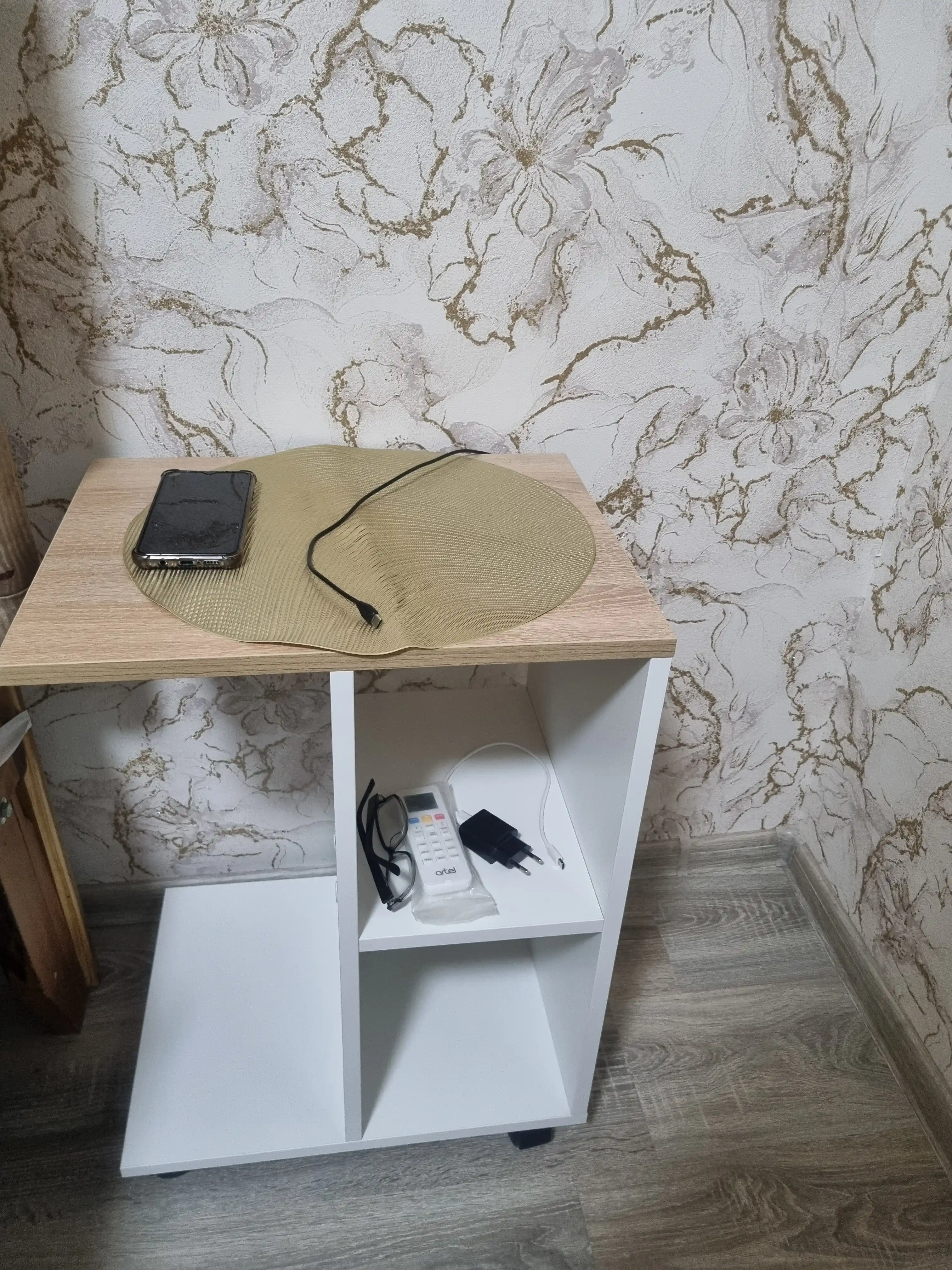Журнальный cтол приставка AIKO Vibe, на колесах, прикроватный столик, для дивана