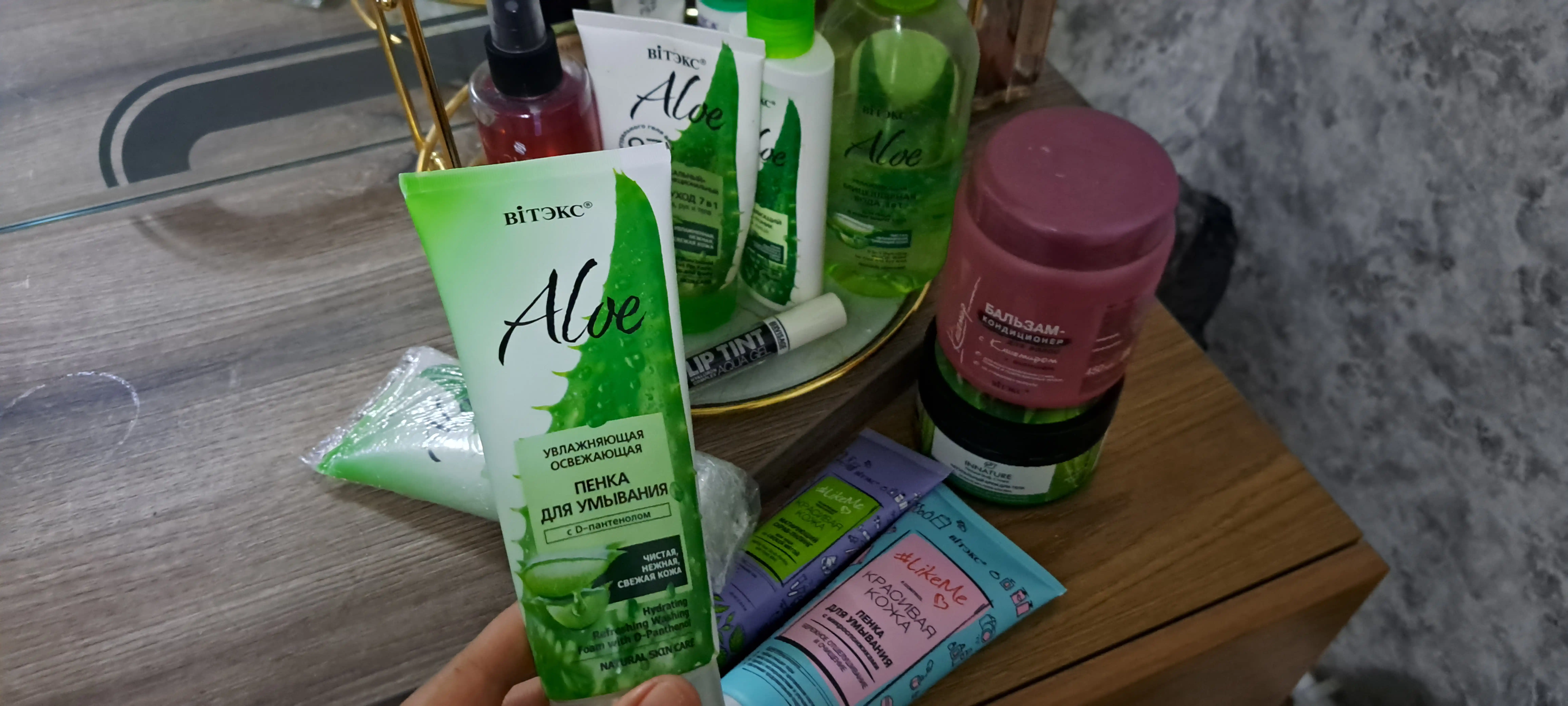 Пенка для умывания Витэкс Aloe, увлажняющая, освежающая, с D-пантенолом, 200 мл
