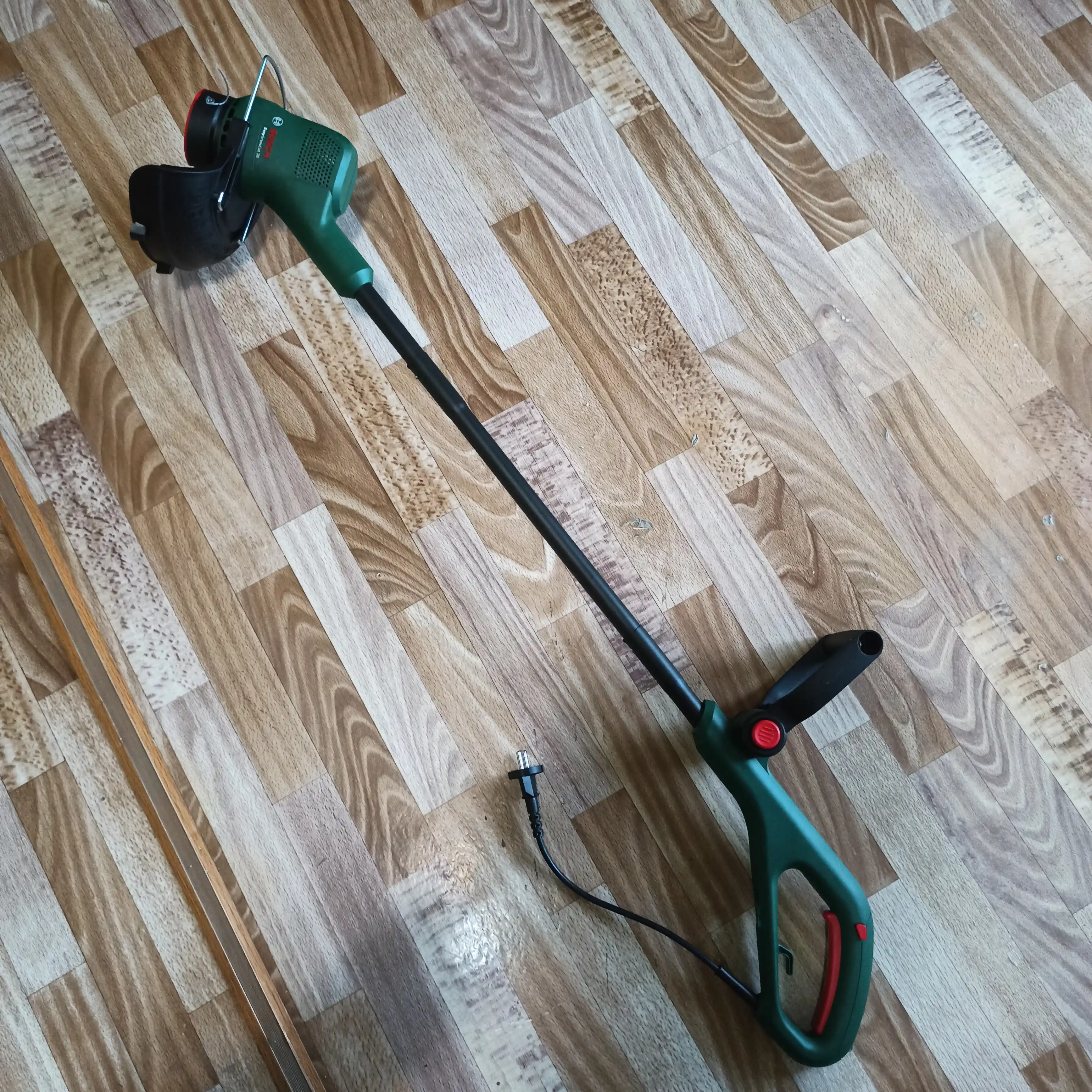 Триммер электрический Bosch EasyGrassCut 26, 280 Вт, 26 см, 2 кг