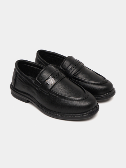 Yosh kaltaklar ogizda va teshiklarda sikilib, yuzlarini sut bilan qoplangan olishadi Yashirin kamerani olib tashlash