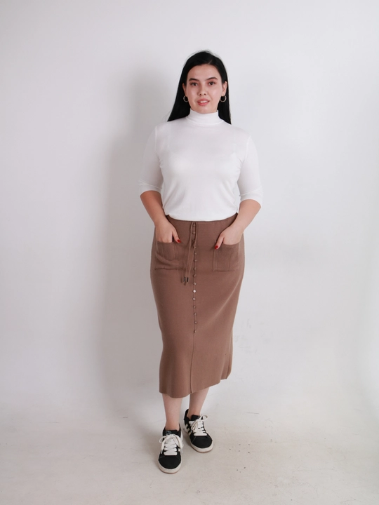 Ayollar uchun to‘qilgan midi yupka – cho‘ntakli, belbog‘li