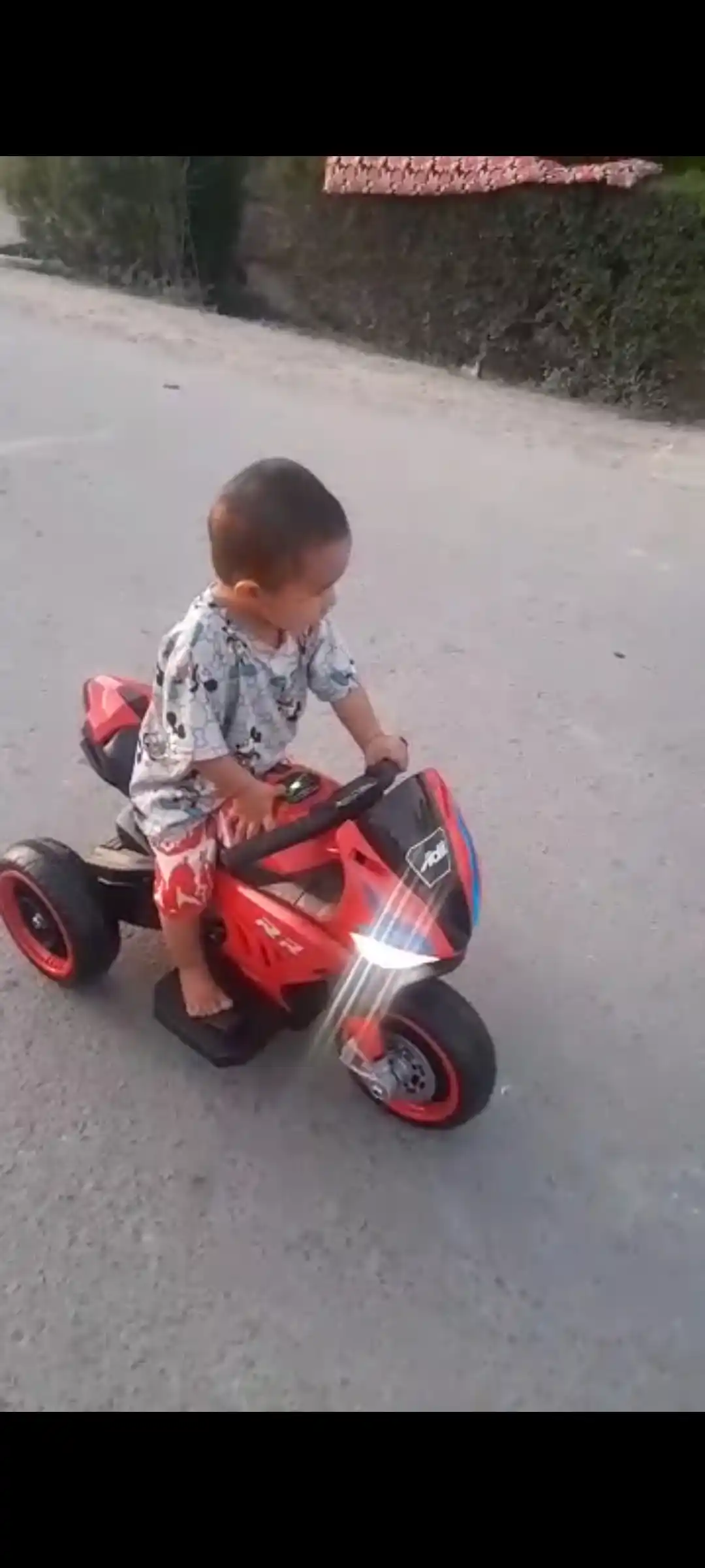 Bolalar elektr transporti-elektromototsikl