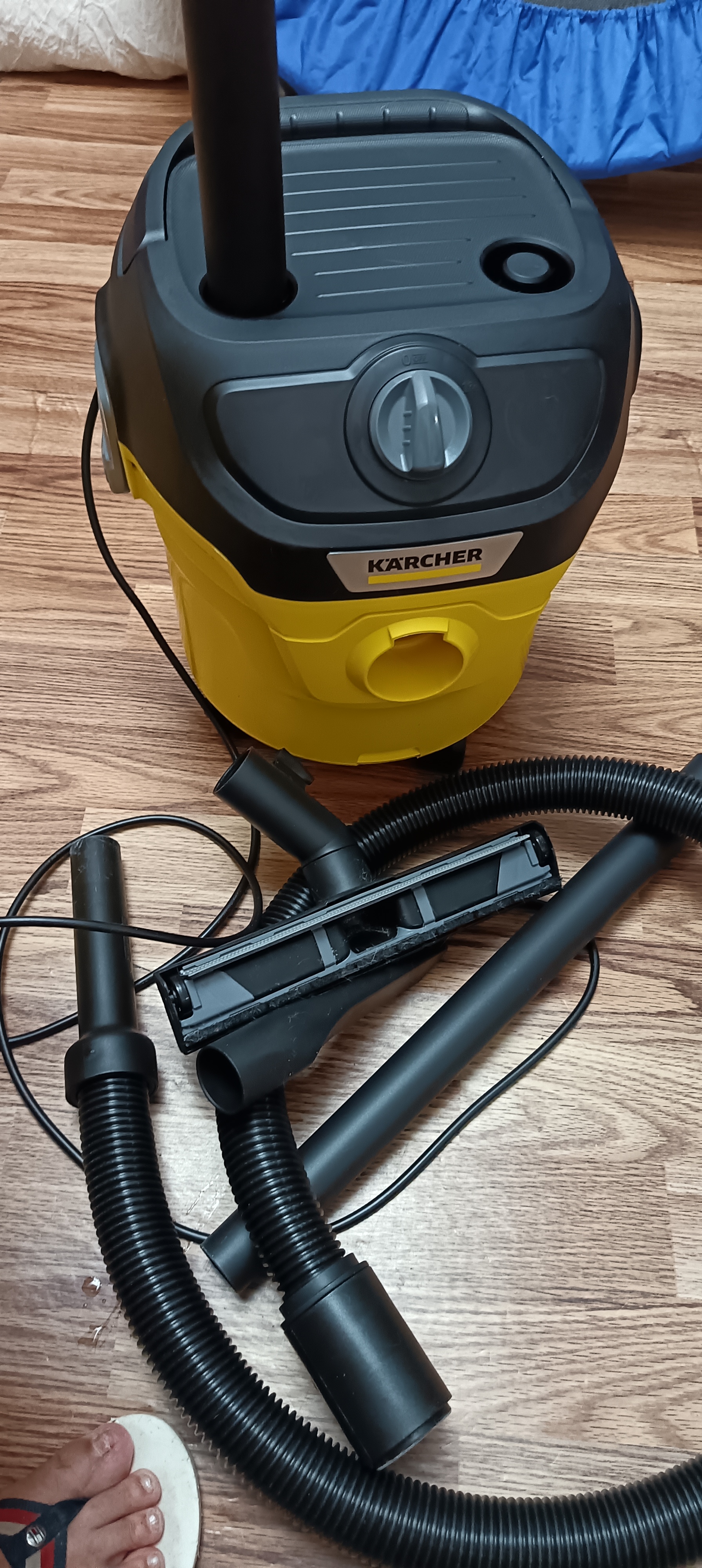 Karcher KWD 1 W V-12/2/18 1.628-401.0 – quruq va ho'l tozalash uchun maishiy changyutgich