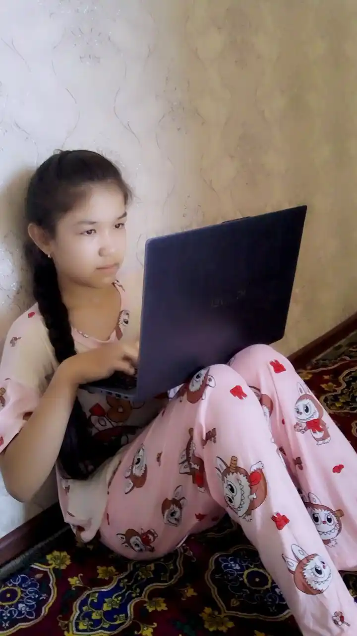 Ayollar uchun pijama 3 qismli: futbolka, shim, shortik. Yumshoq va qulay uy va uyqu uchun