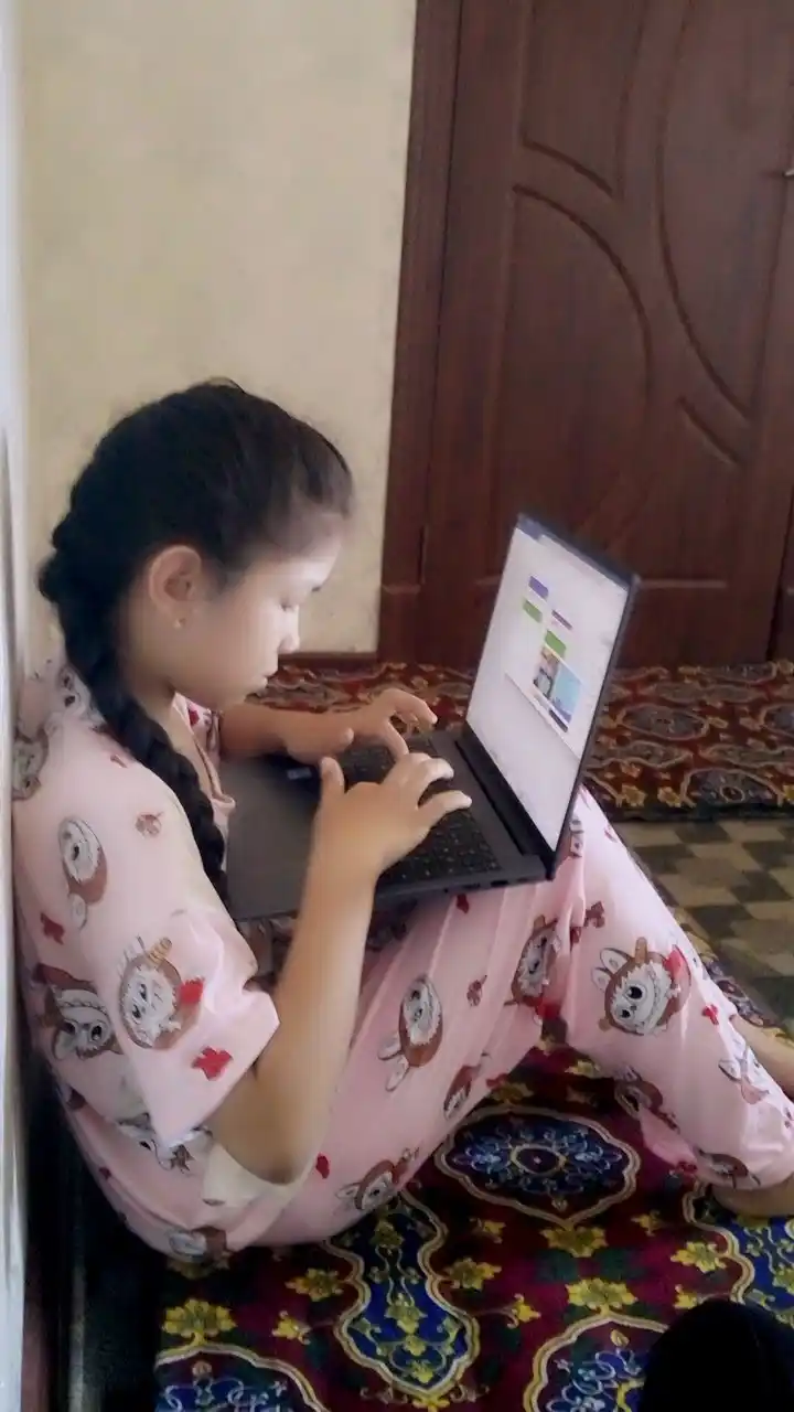 Ayollar uchun pijama 3 qismli: futbolka, shim, shortik. Yumshoq va qulay uy va uyqu uchun