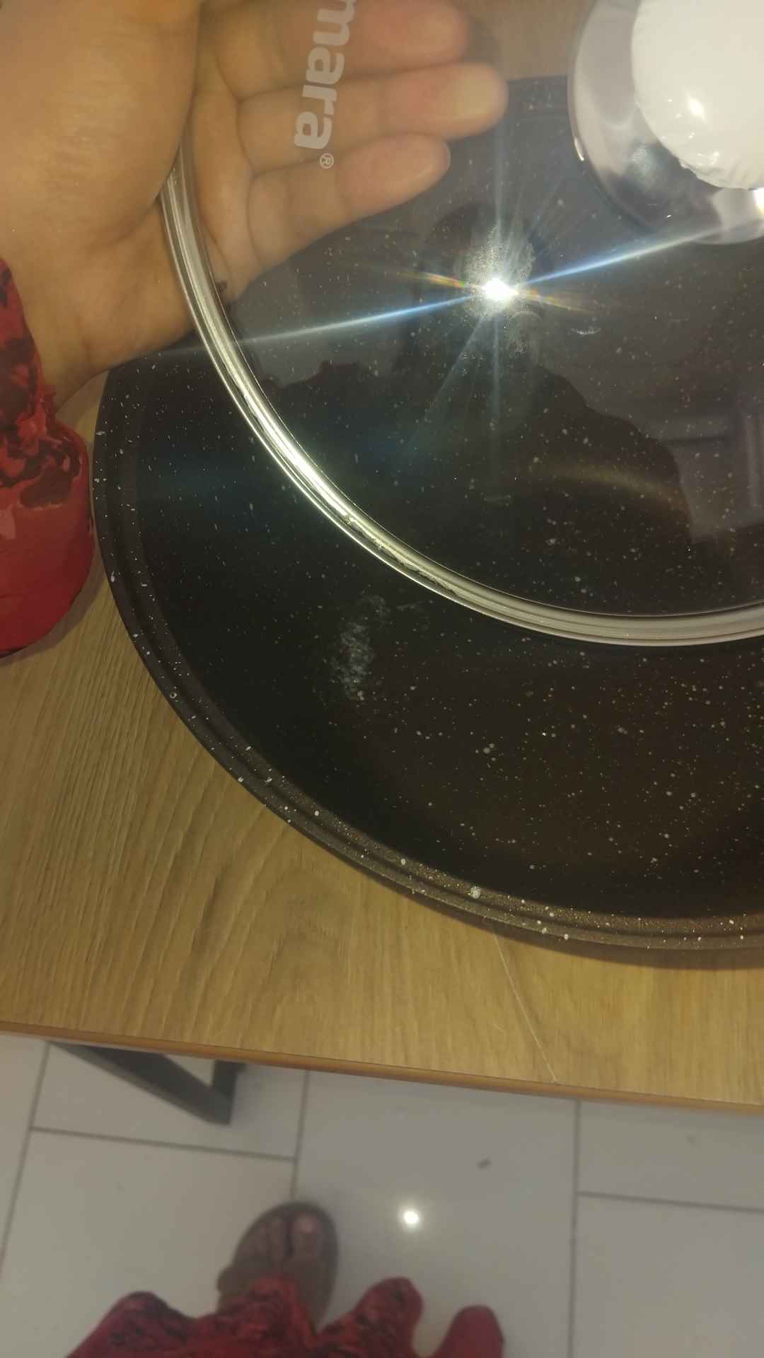 Kastryulya Kukmara, shisha qopqoq bilan, kofe mramor