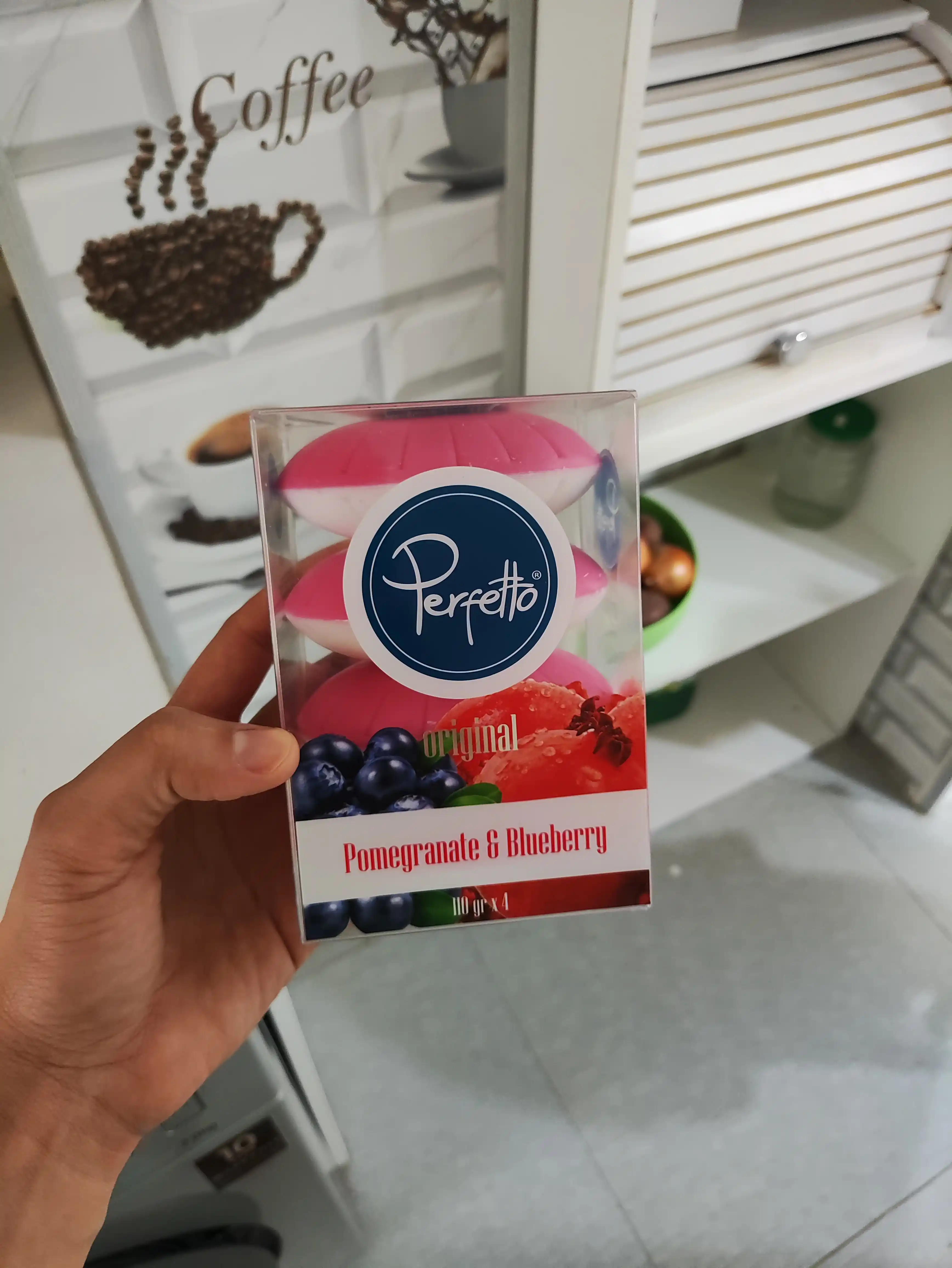 Sovun Perfetto anor va ko'k mevalar 110gr 4 dona