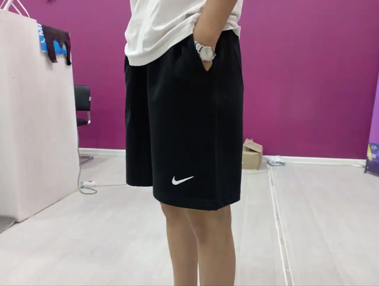 Ayollar uchun sport shortlari Nike