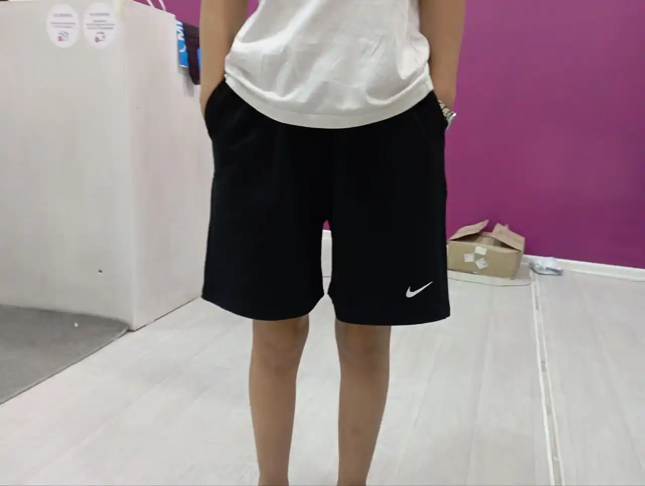 Ayollar uchun sport shortlari Nike