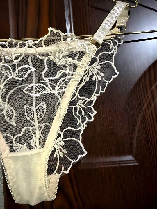 Ayollar uchun shaffof ichki kiyim to‘plami, o‘lchamlari: M, L, XL