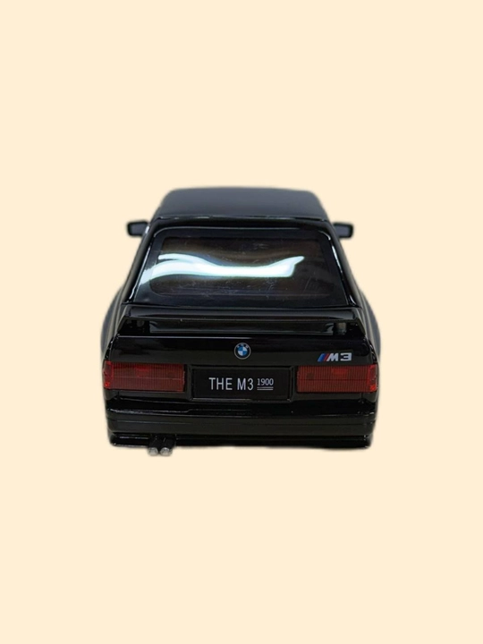 1:32 kolleksiya mashinasi - BMW E30