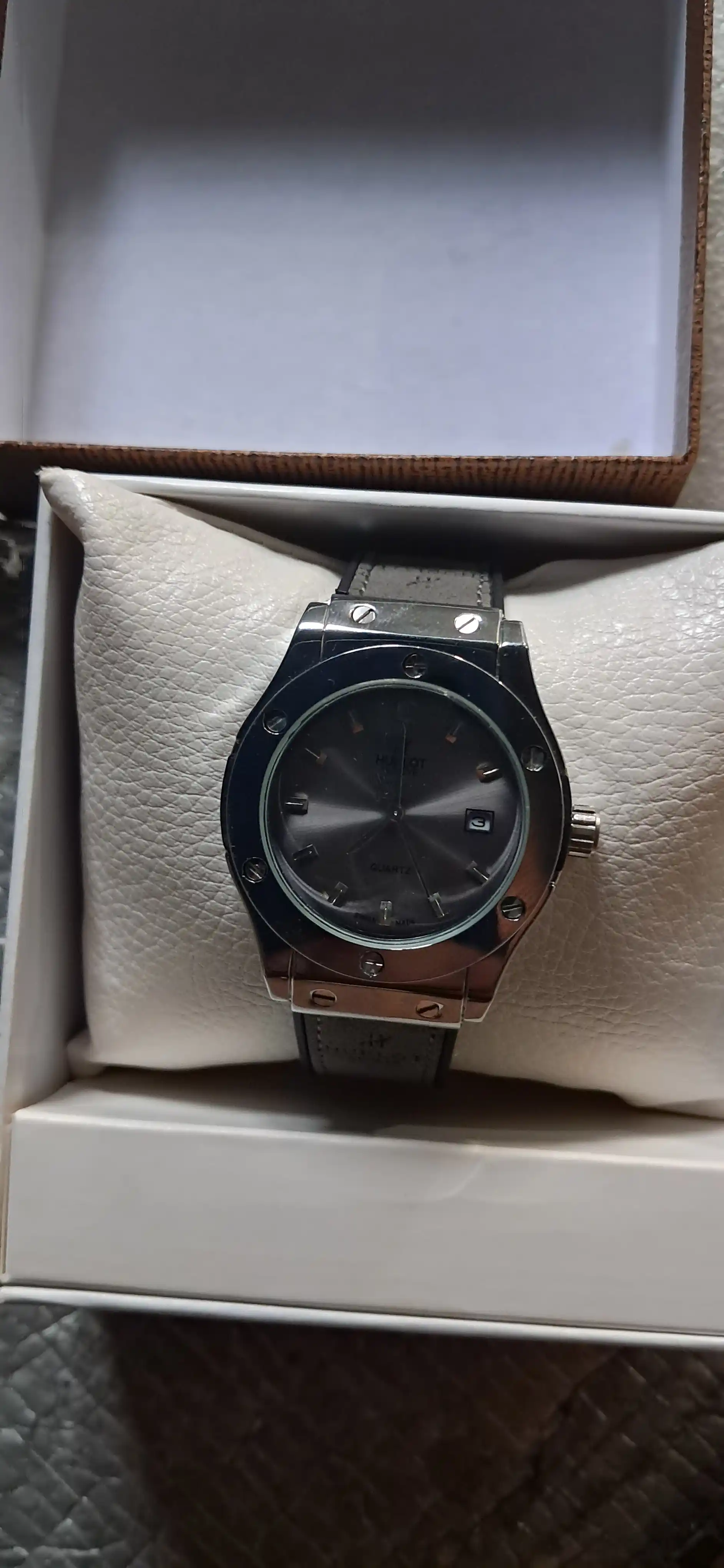 HUBLOT erkaklar qo'l soati, batareyka, sovg'a qutisi bilan