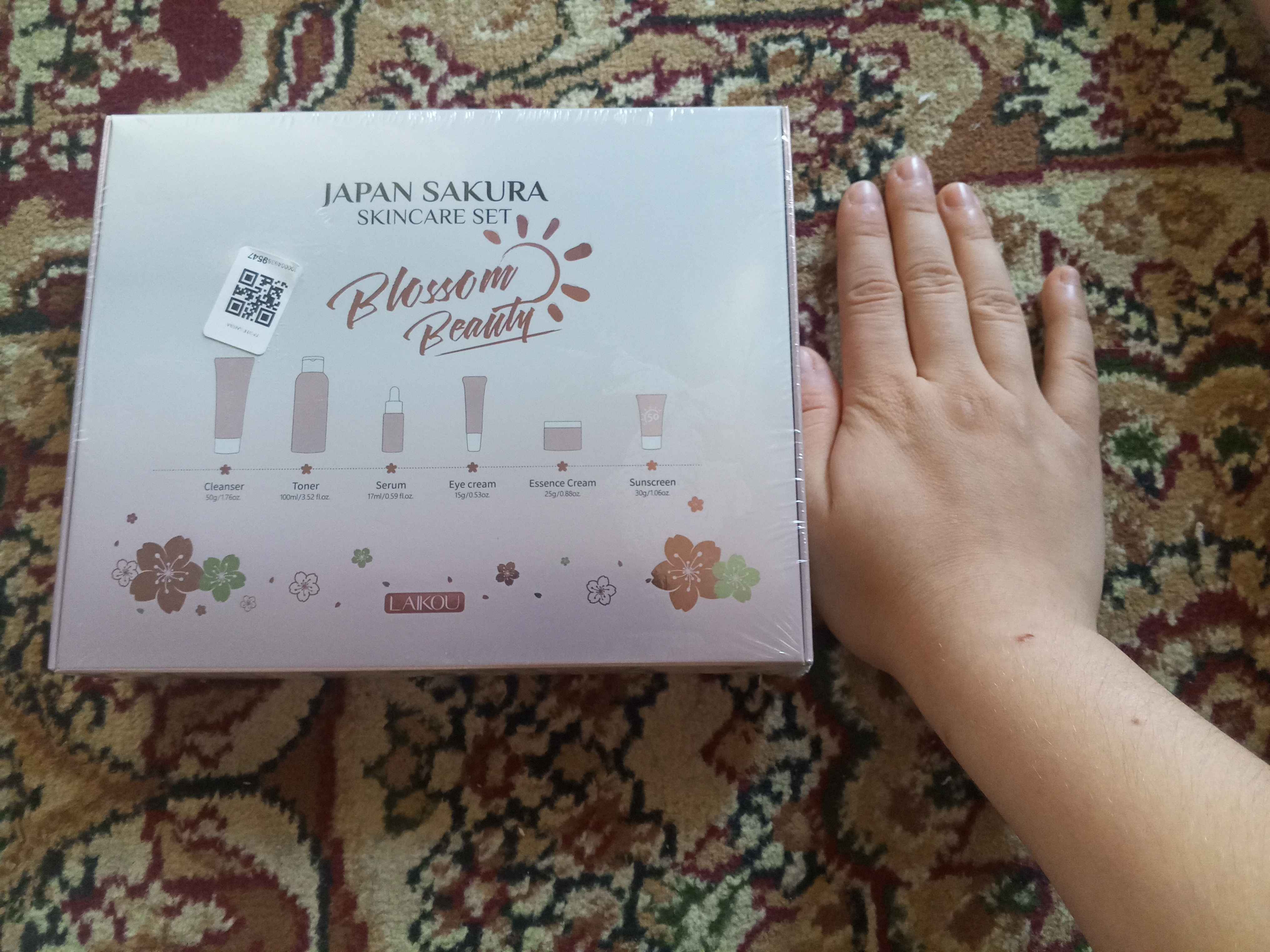 Sakura qarishga qarshi kosmetika sovg‘a to‘plami: atirgul ekstrakti bilan