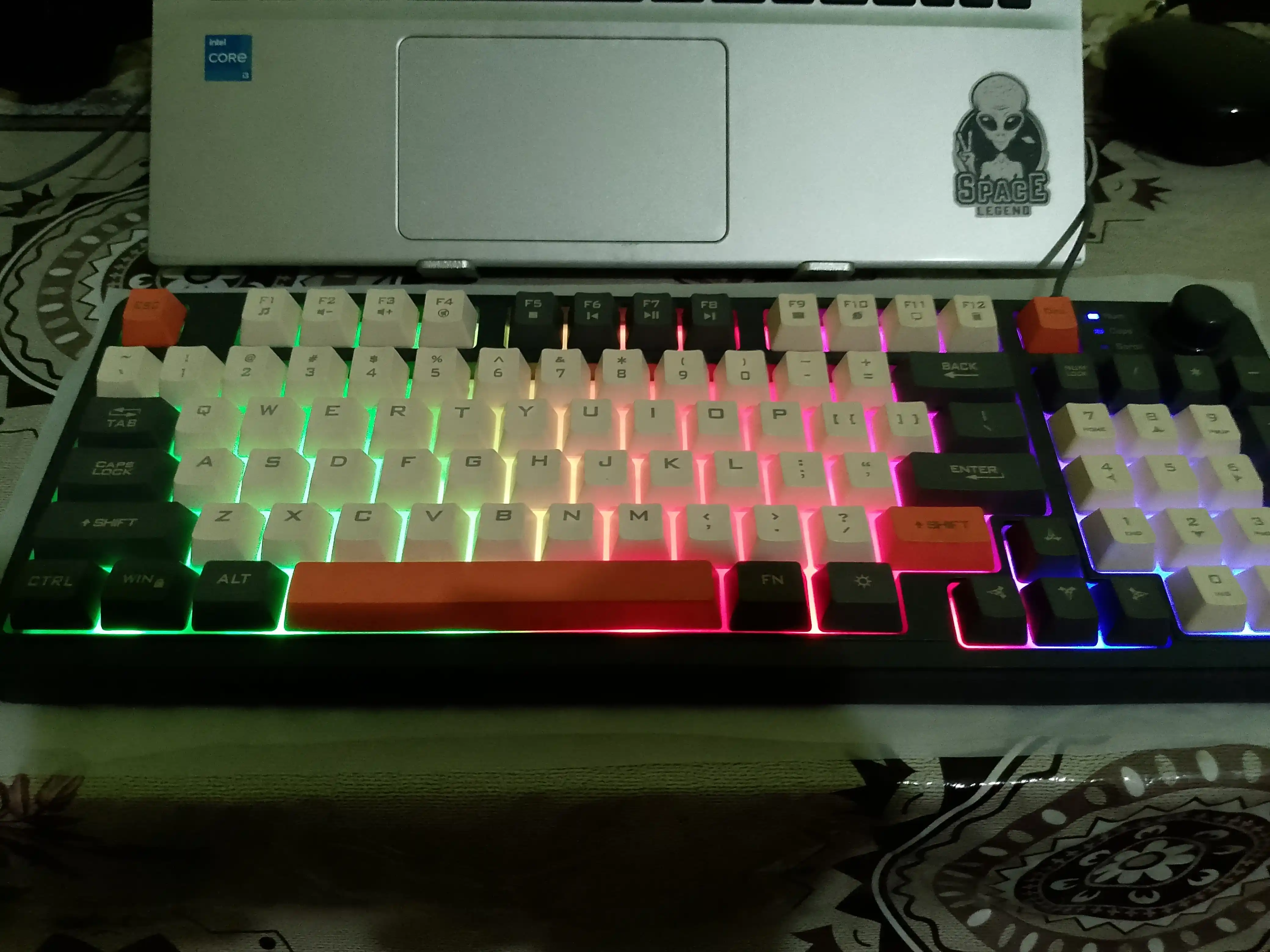 O'yin klaviaturasi simli K82, 98 tugmali, RGB yoritgichli