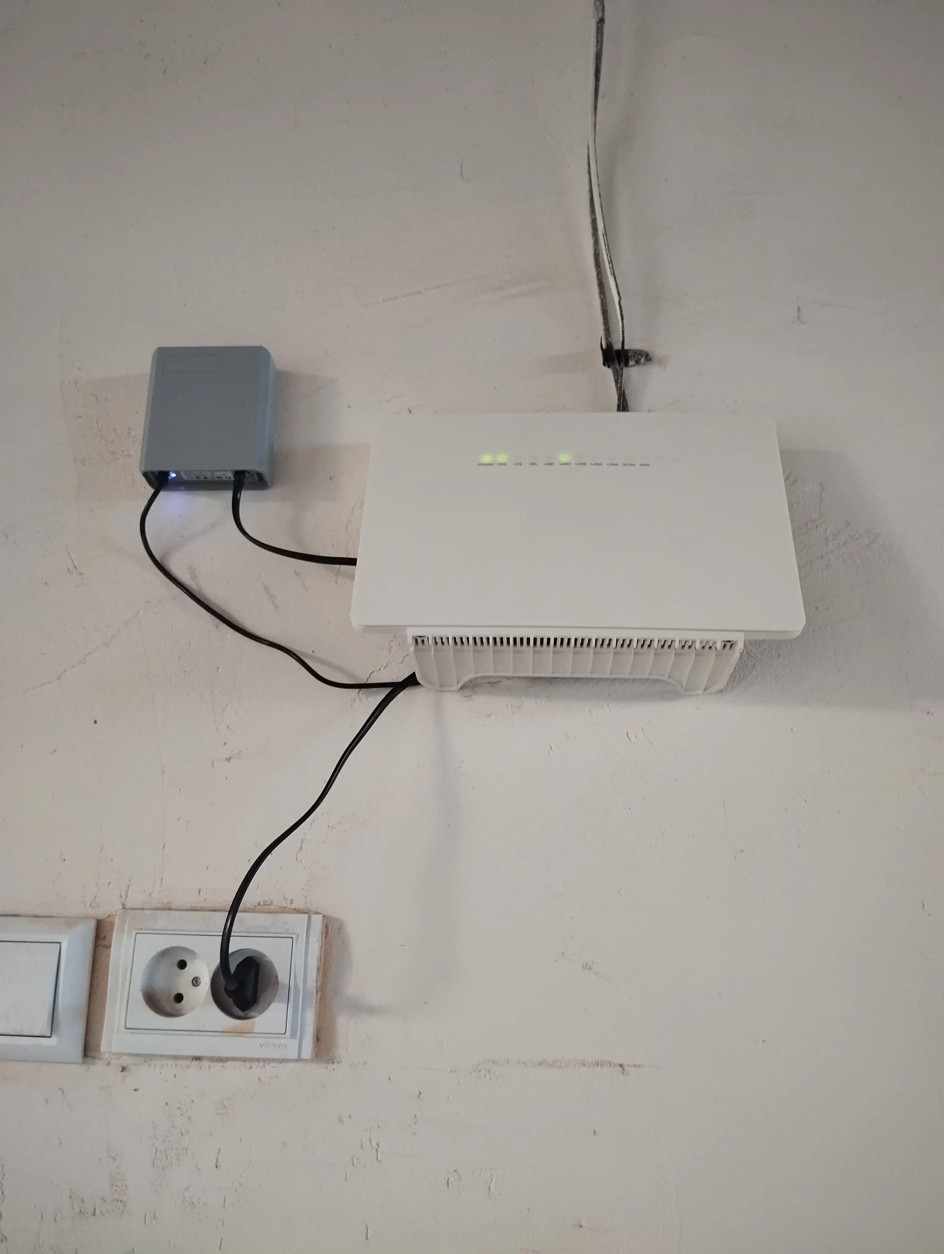 Mini UPS один выход 12 Вт, 1.5A ИБП для роутеров и камеры