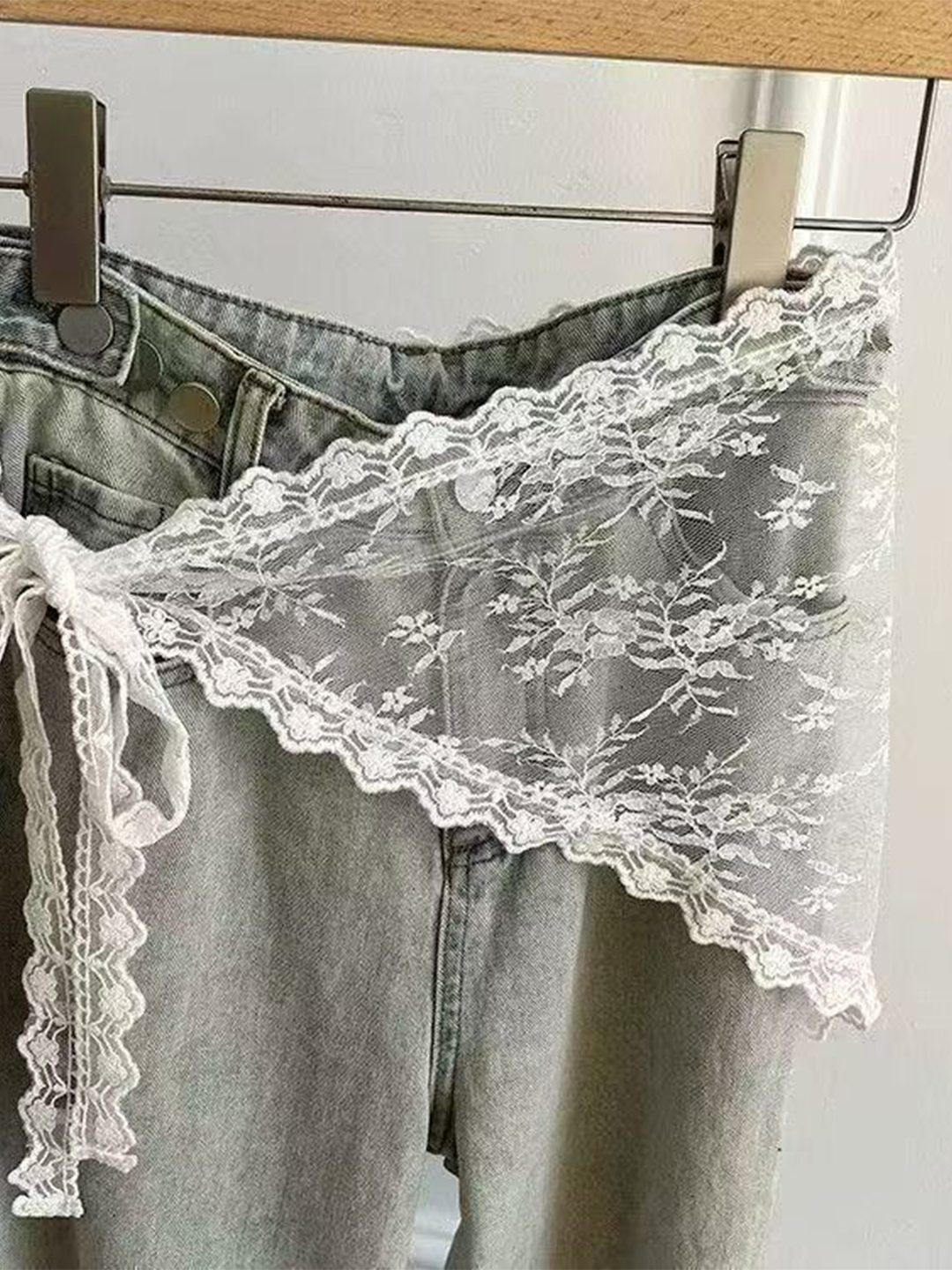 Oyogini kesishgan porno qiz Suratlarda etuk jingalak sochli ayollar