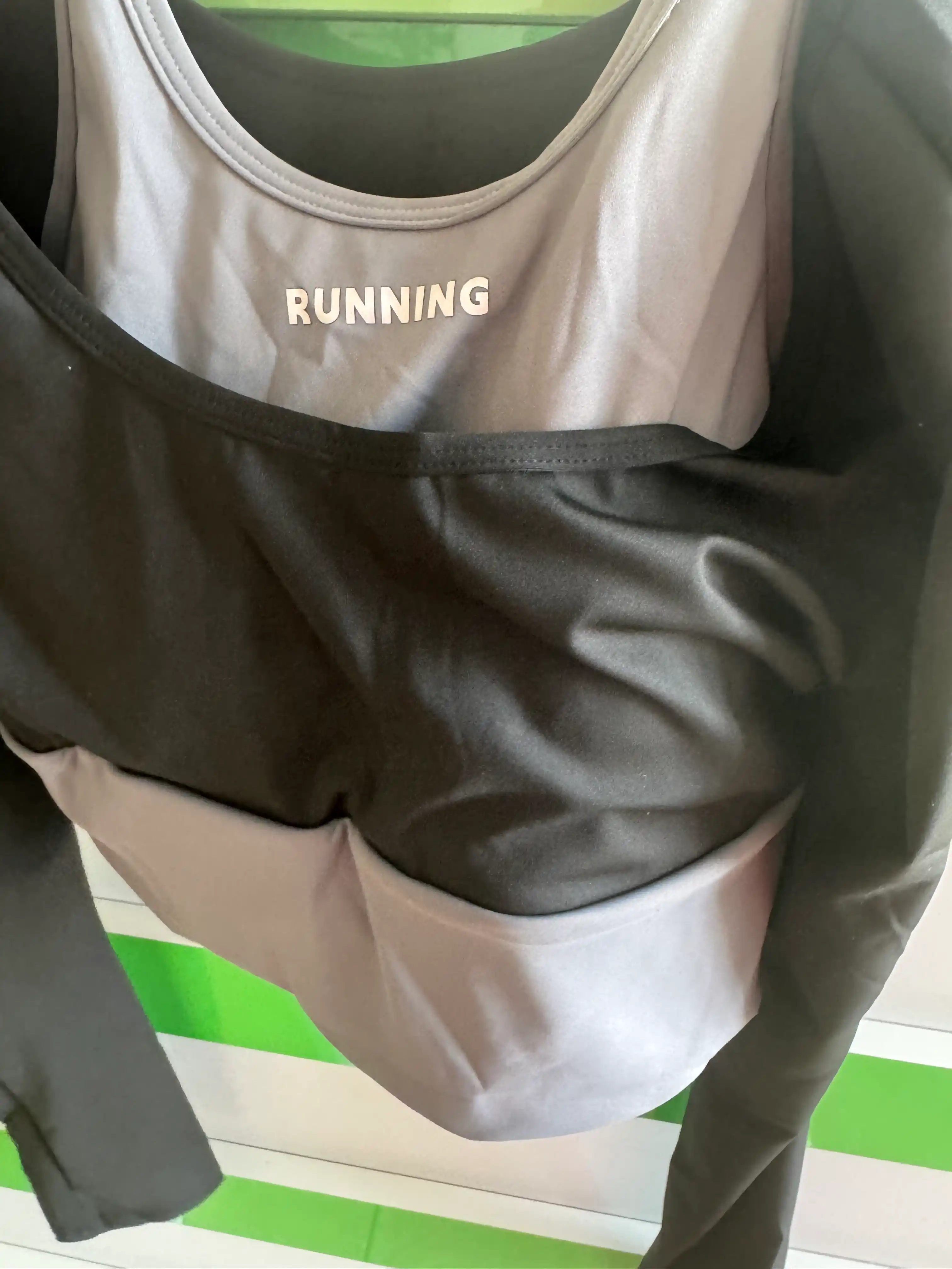 Ayollar uchun sport rashgardi Kioko. Ayollar kalta longslivi, uzun qo’li