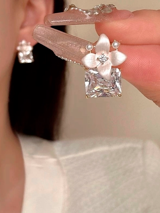 Серьги женские, круглые, со стразами