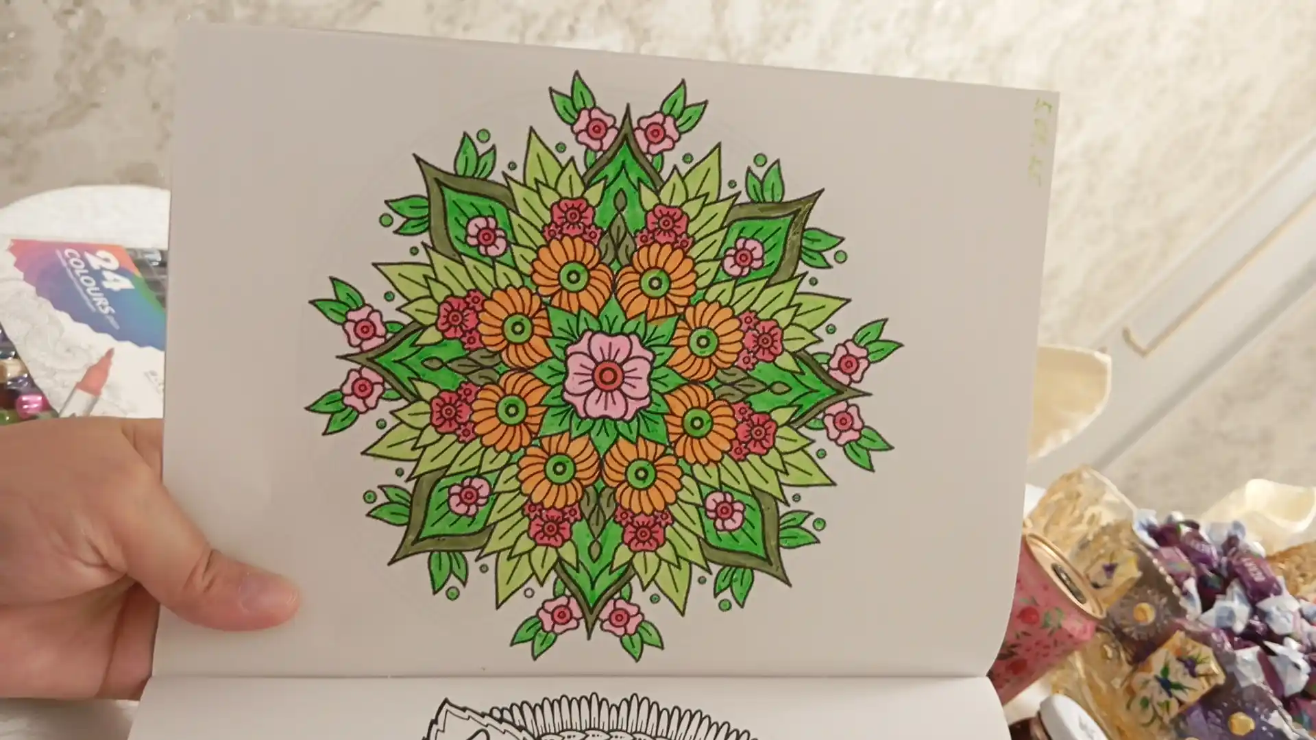 "Naqshlar va hotirjamlik mandalalari" rang berish sahifalari, anti-stress, 16+, 48 bet