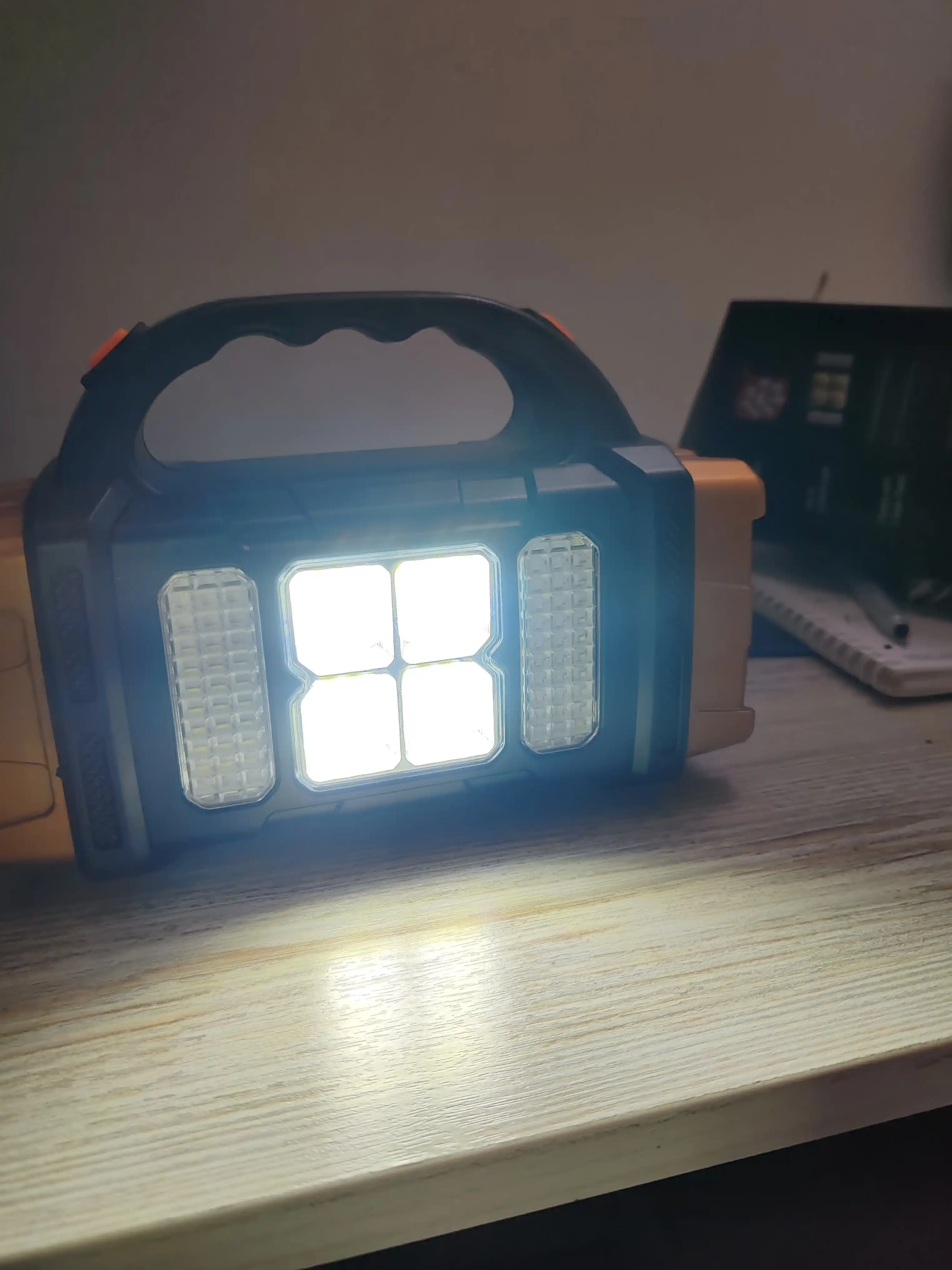 Solar Max Pro – Фонарь с солнечной панелью и Power Bank