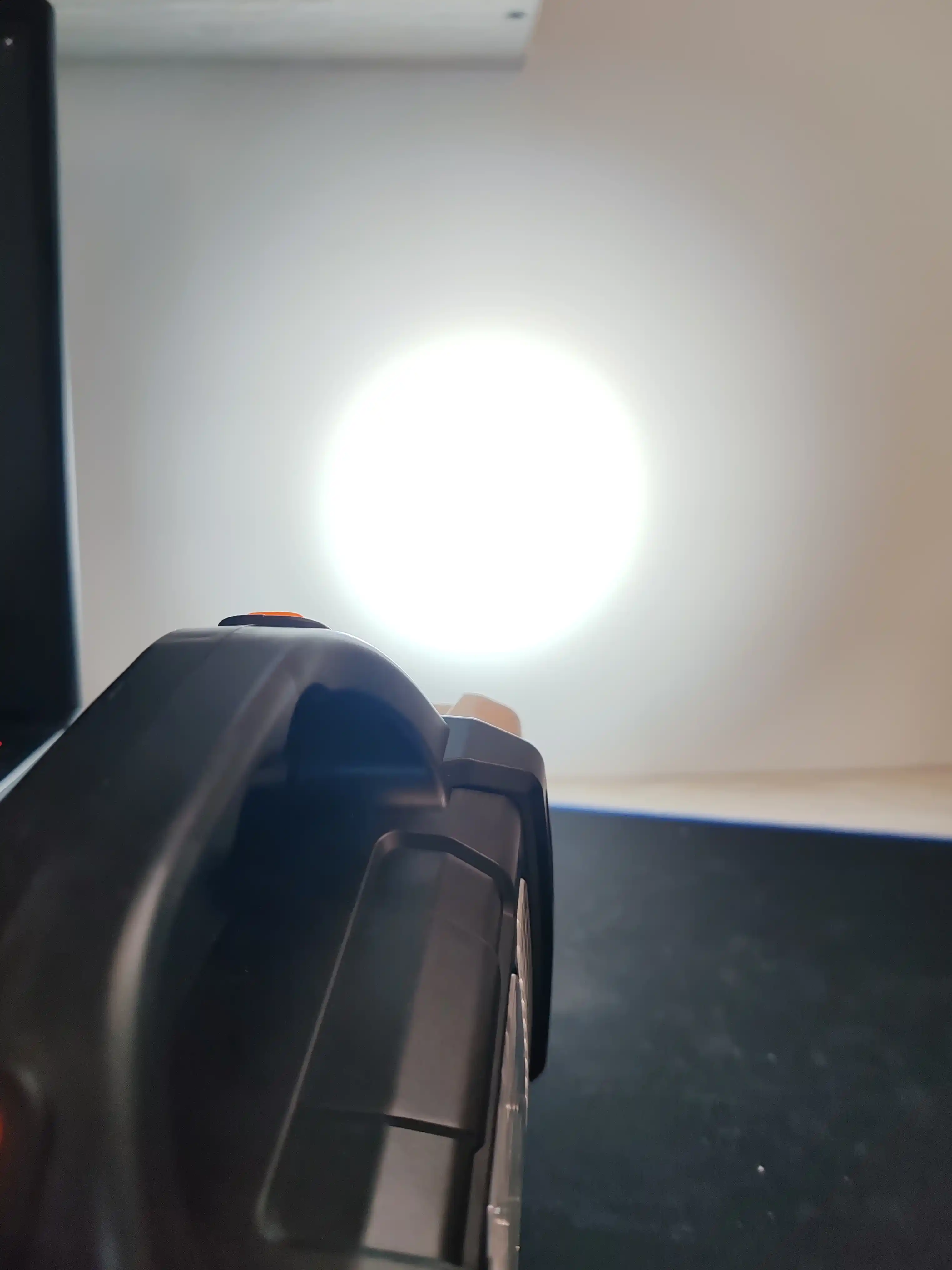 Solar Max Pro – Фонарь с солнечной панелью и Power Bank