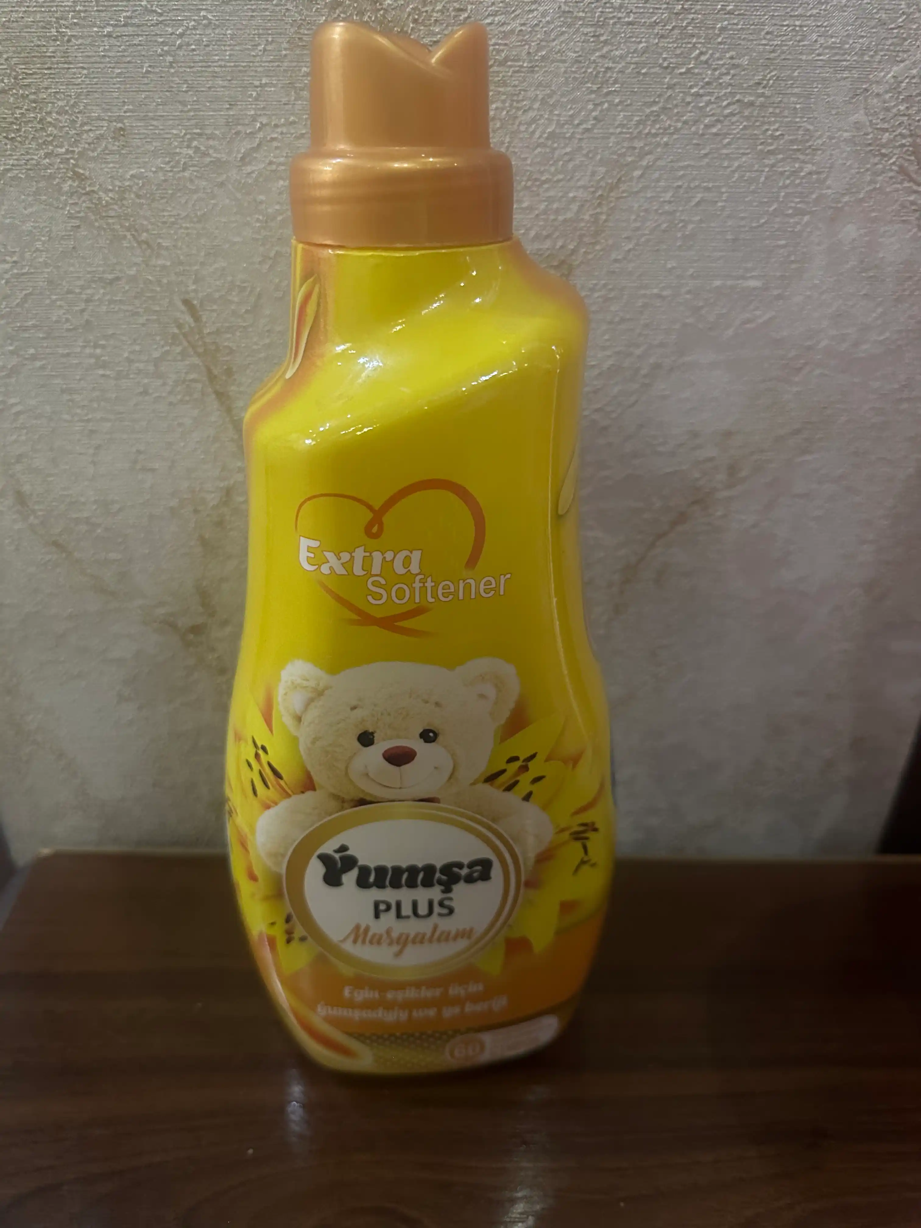 Kir yuvish uchun konditsioner YUMSA, kiyimlarga hid beradi, 1440 ml, 3 kg