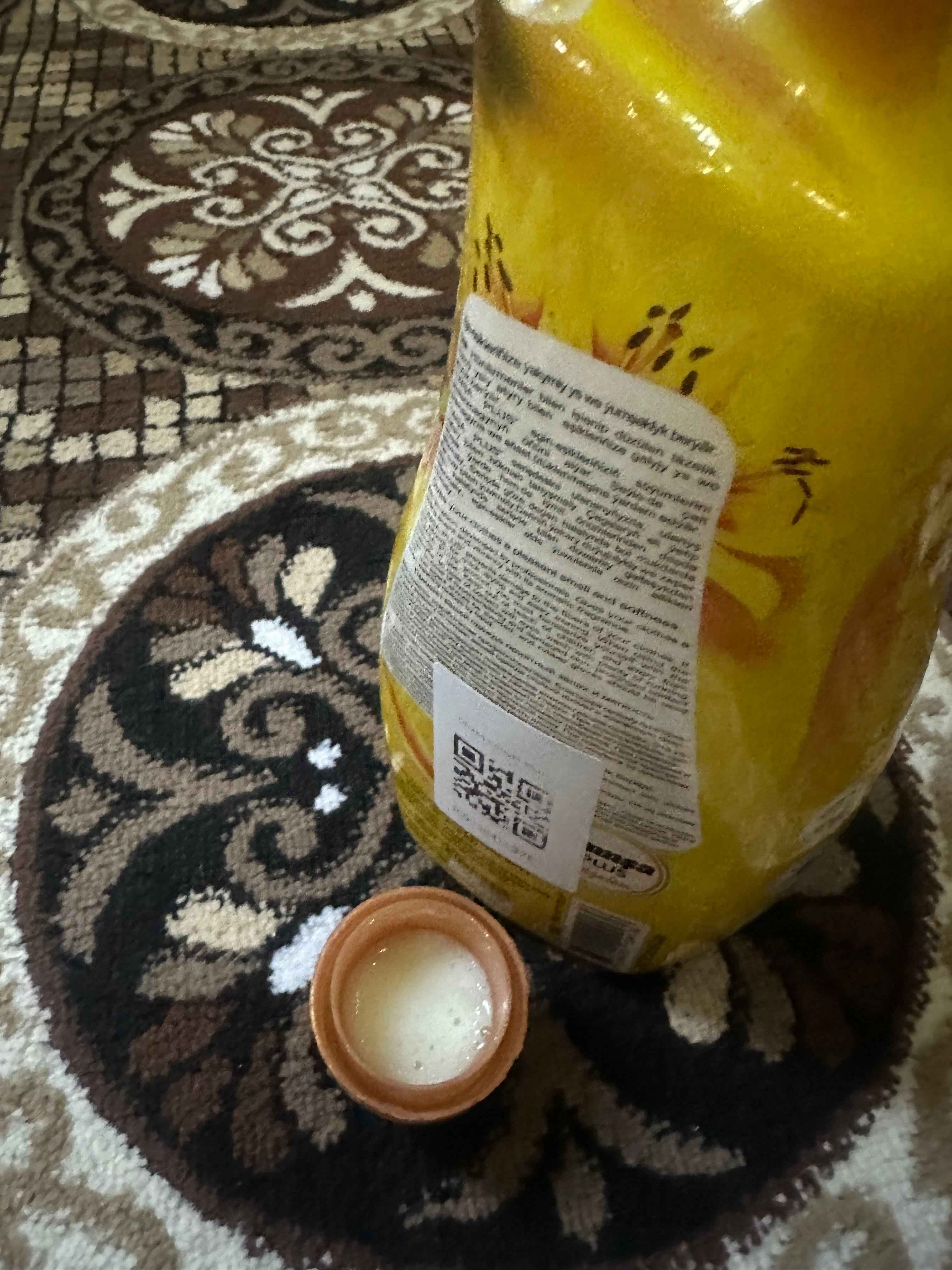 Kir yuvish uchun konditsioner YUMSA, kiyimlarga hid beradi, 1440 ml, 3 kg