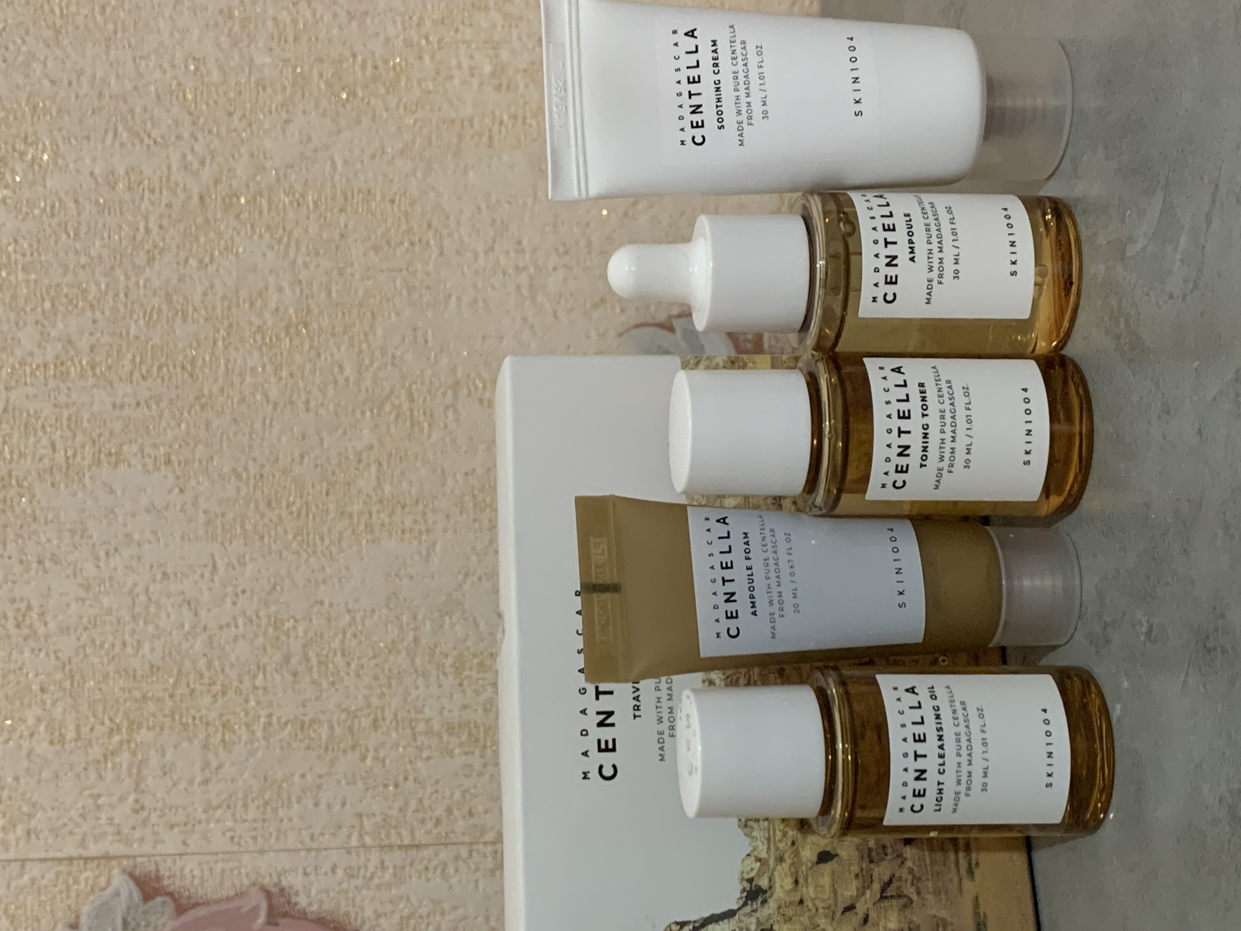 Terini parvarish qilish to'plami Skin 1004 Madagascar Centella Travel Kit, mini set