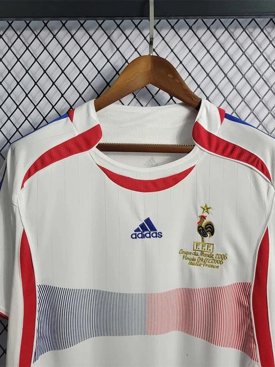 Milan, "Real Madrid", "Barselona", "Arsenal", "Angliya" retro futbol formalari
