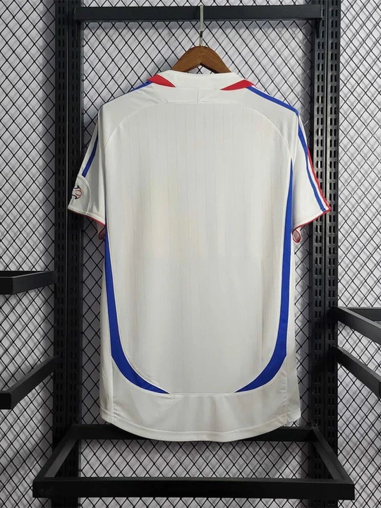 Milan, "Real Madrid", "Barselona", "Arsenal", "Angliya" retro futbol formalari