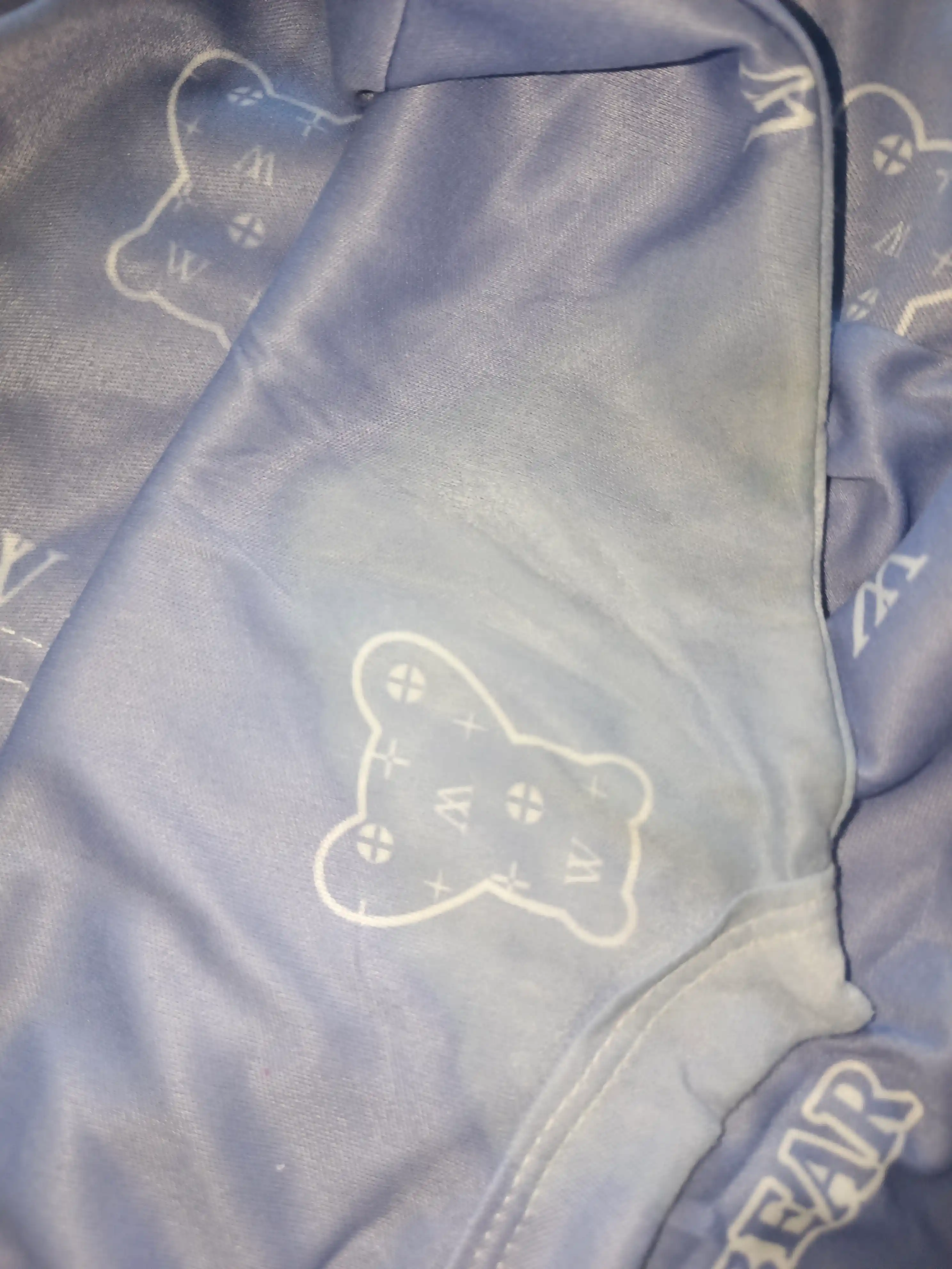 Ayollar uchun pijama 3 qismli: futbolka, shim, shortik. Yumshoq va qulay uy va uyqu uchun
