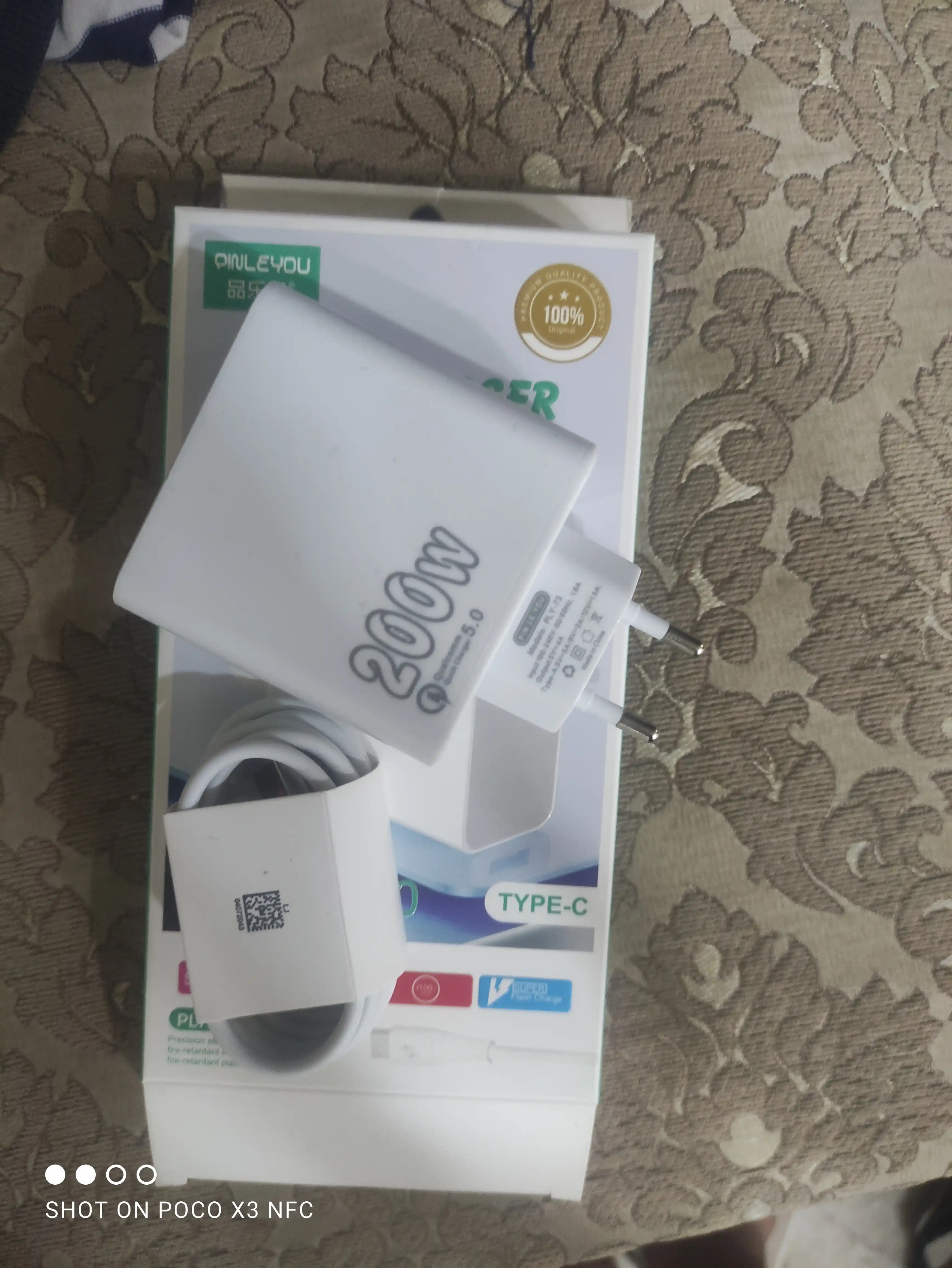 USB Type-C kabeli bilan 200 Vt tez quvvatlash adapteri