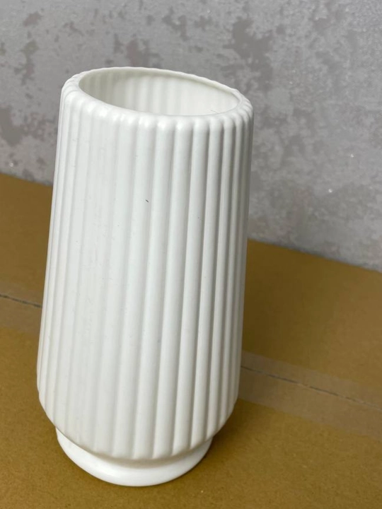 Gullar uchun guldon, plastik