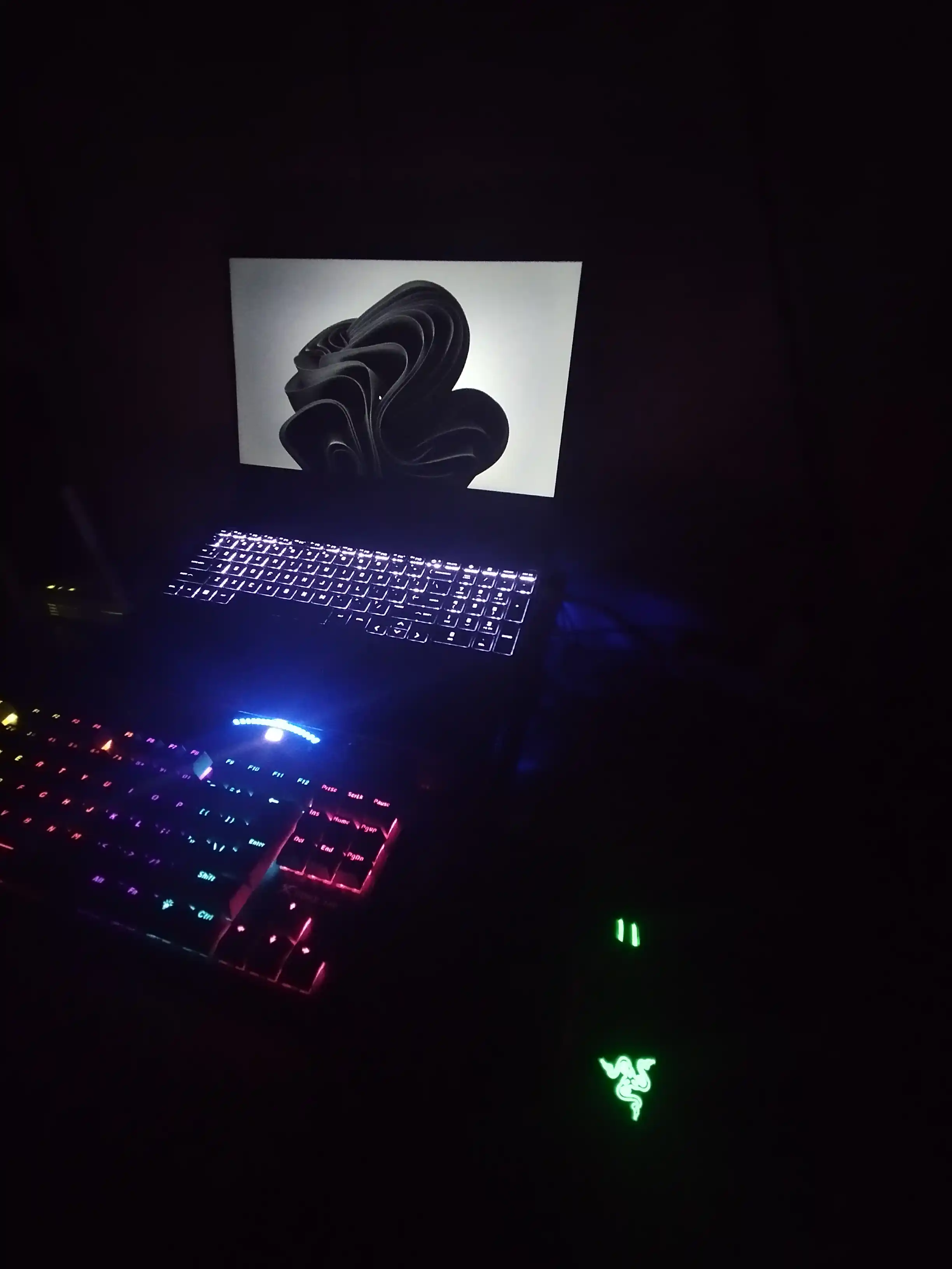 Razer DeathAdder Essential simli oyin sichqonchasi, 5 ta tugma, 6400 DPI, Synapse 3.0 soft