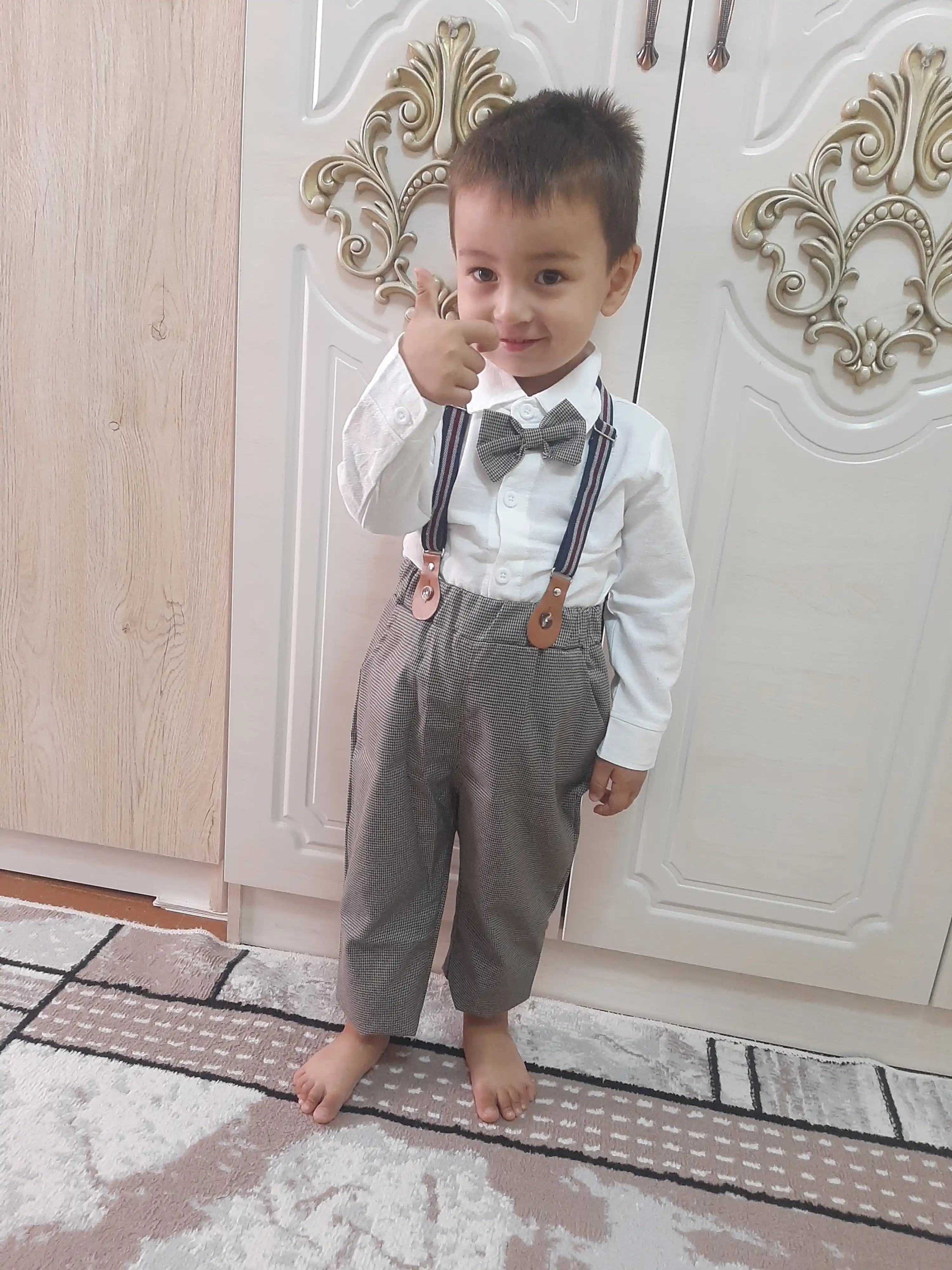Klassik bayram kostyumi O'g'il va qiz bolalar uchun