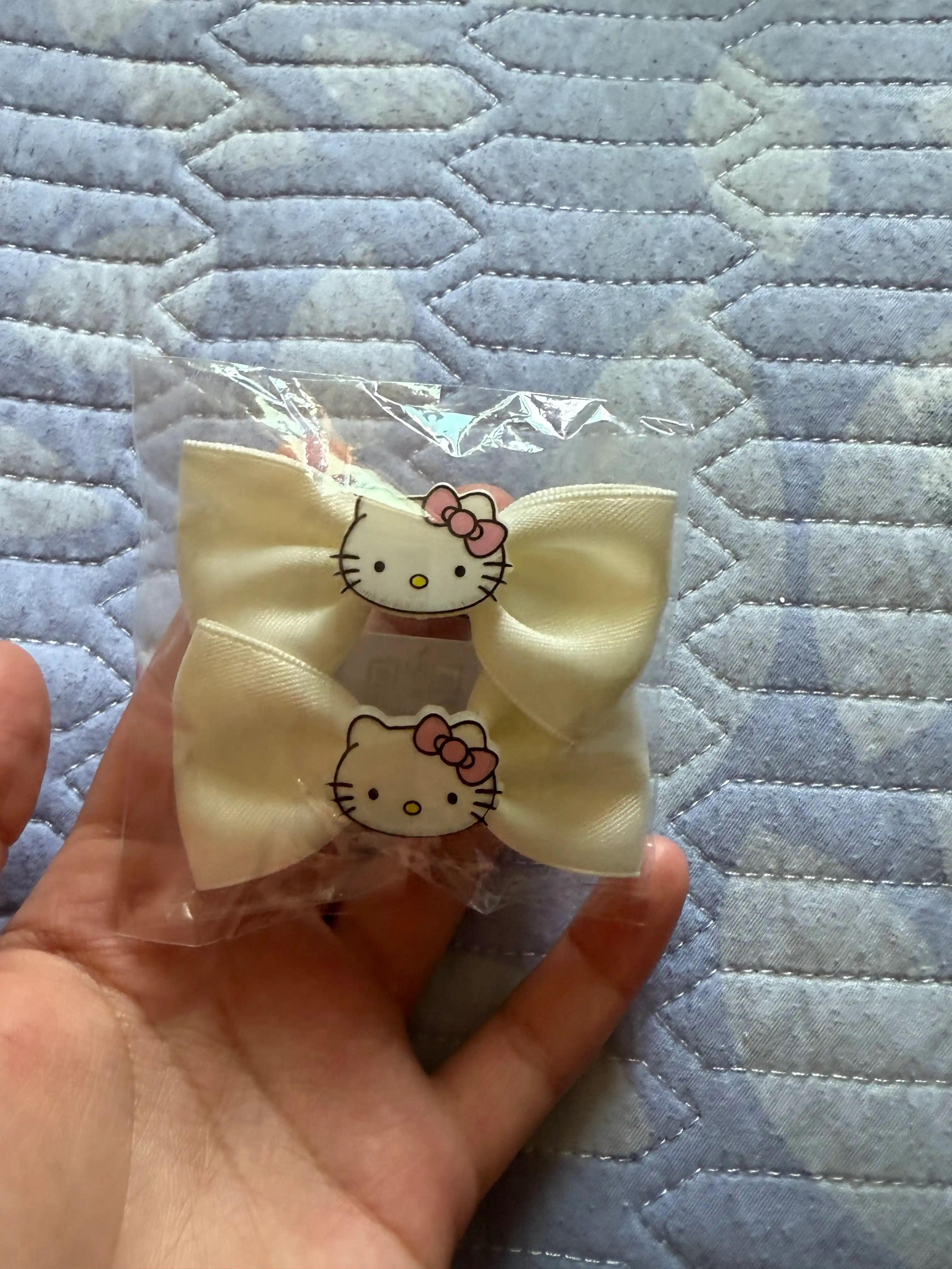 Hello Kitty oq sochqisma – nafis ban­tik zakolka 2 dona