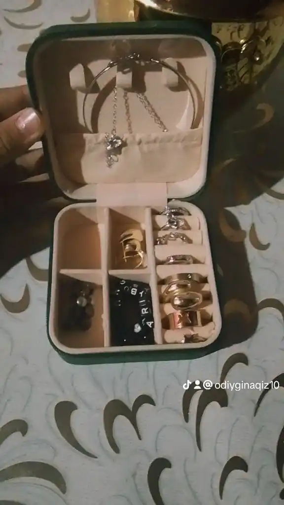 Шкатулка для хранения украшений и колец