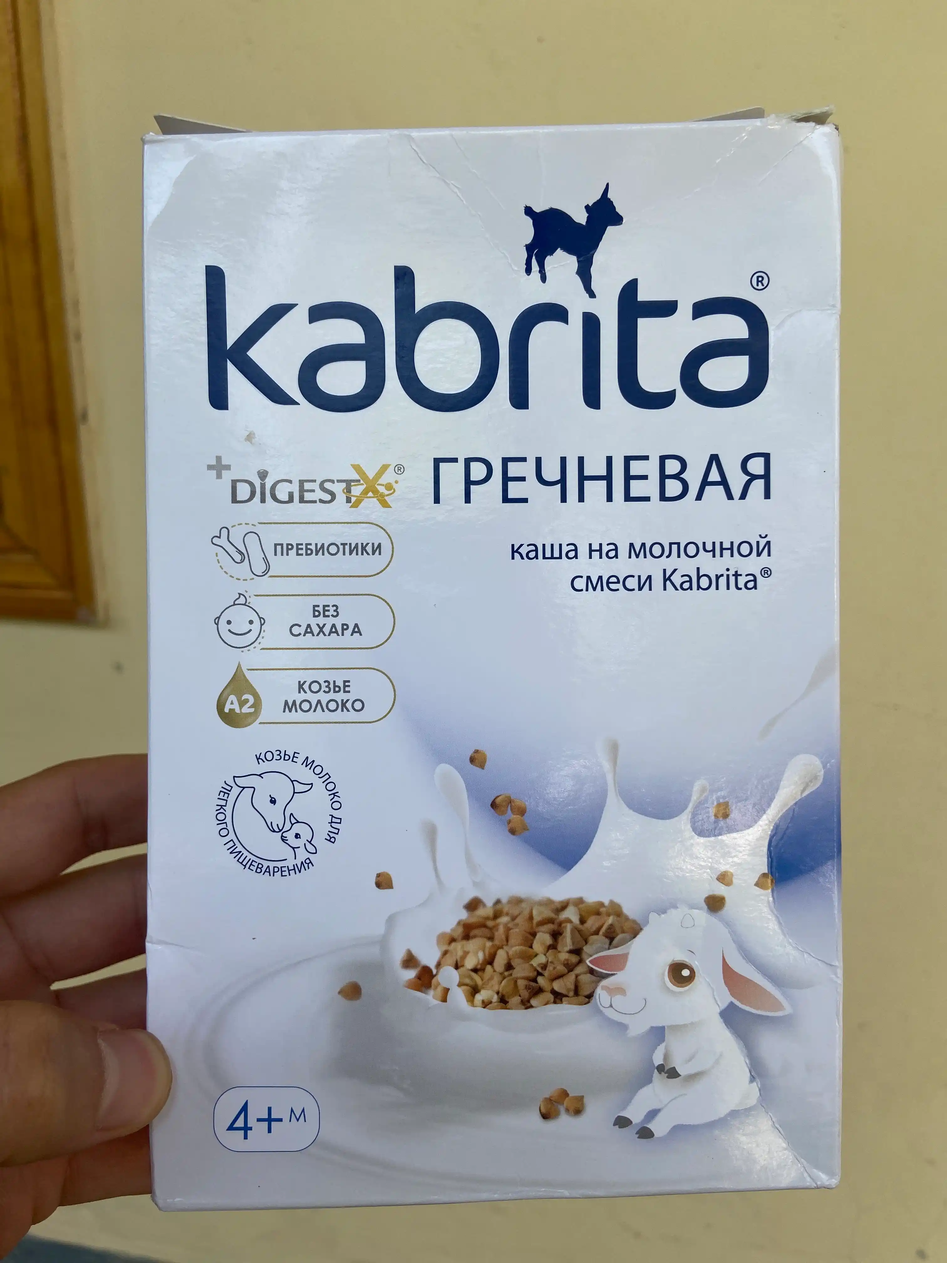 Ovsyanka bo'tqasi Kabrita, banan va qora olxo'ri bilan echki sutida 6 oy bilan, 180 gr