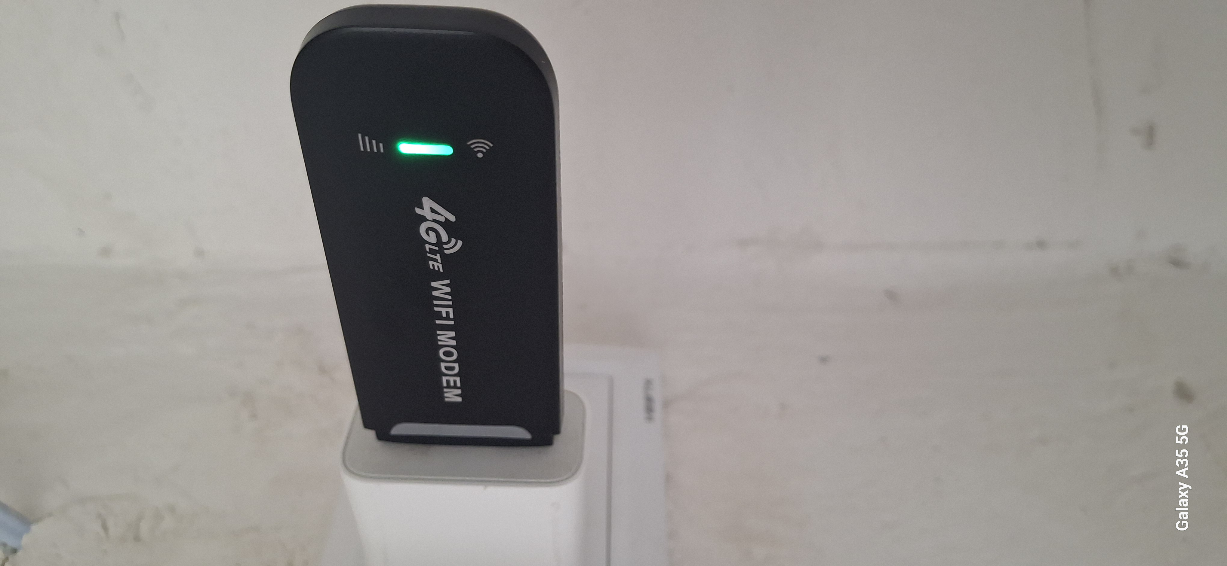 4G USB modem, SIM-кartali Wi-Fi router, hotspot, internet tarqatuvchi qurilma