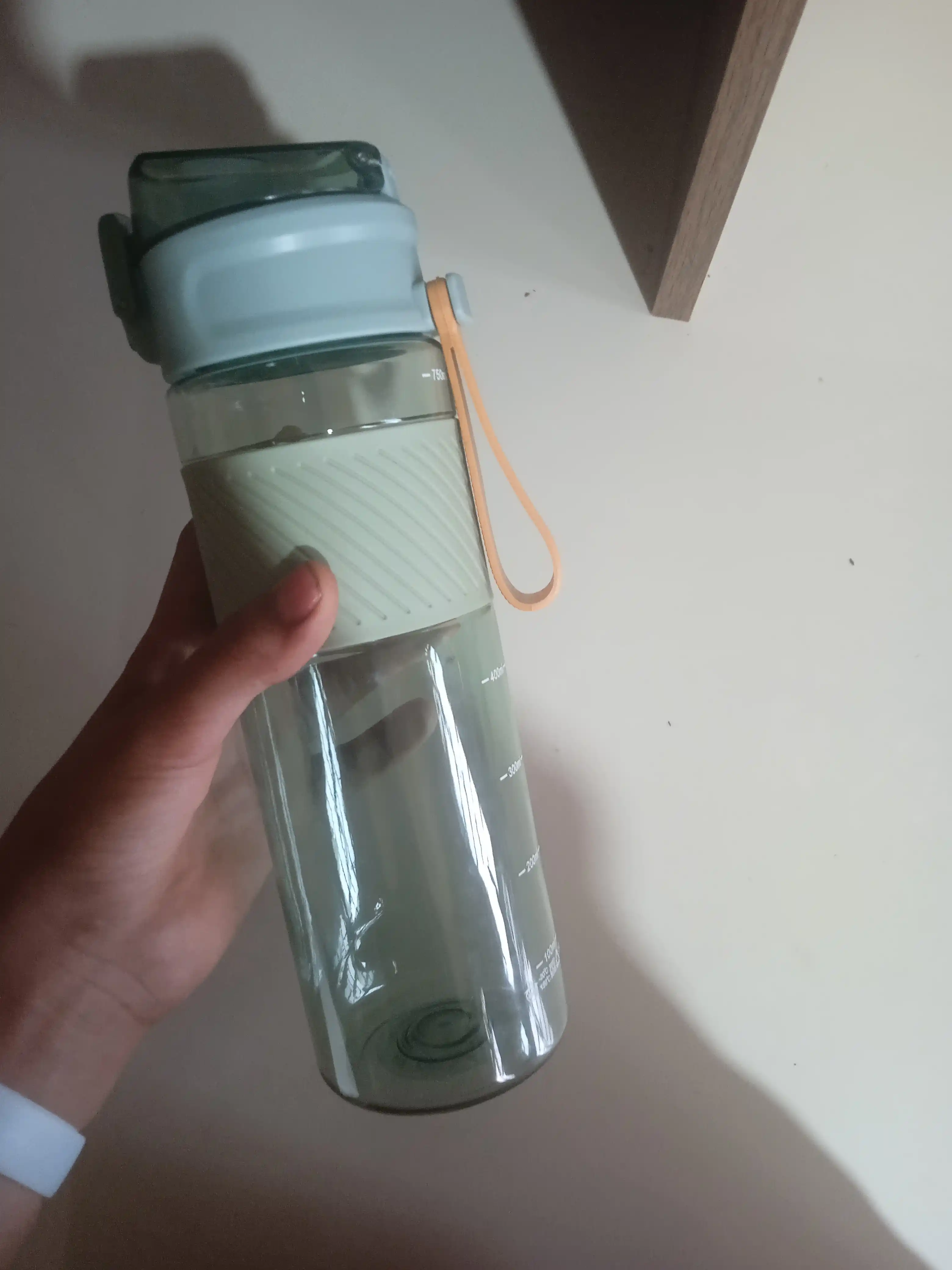 Suv uchun sport idishi, silikon belbog' va qulf bilan, 780 ml