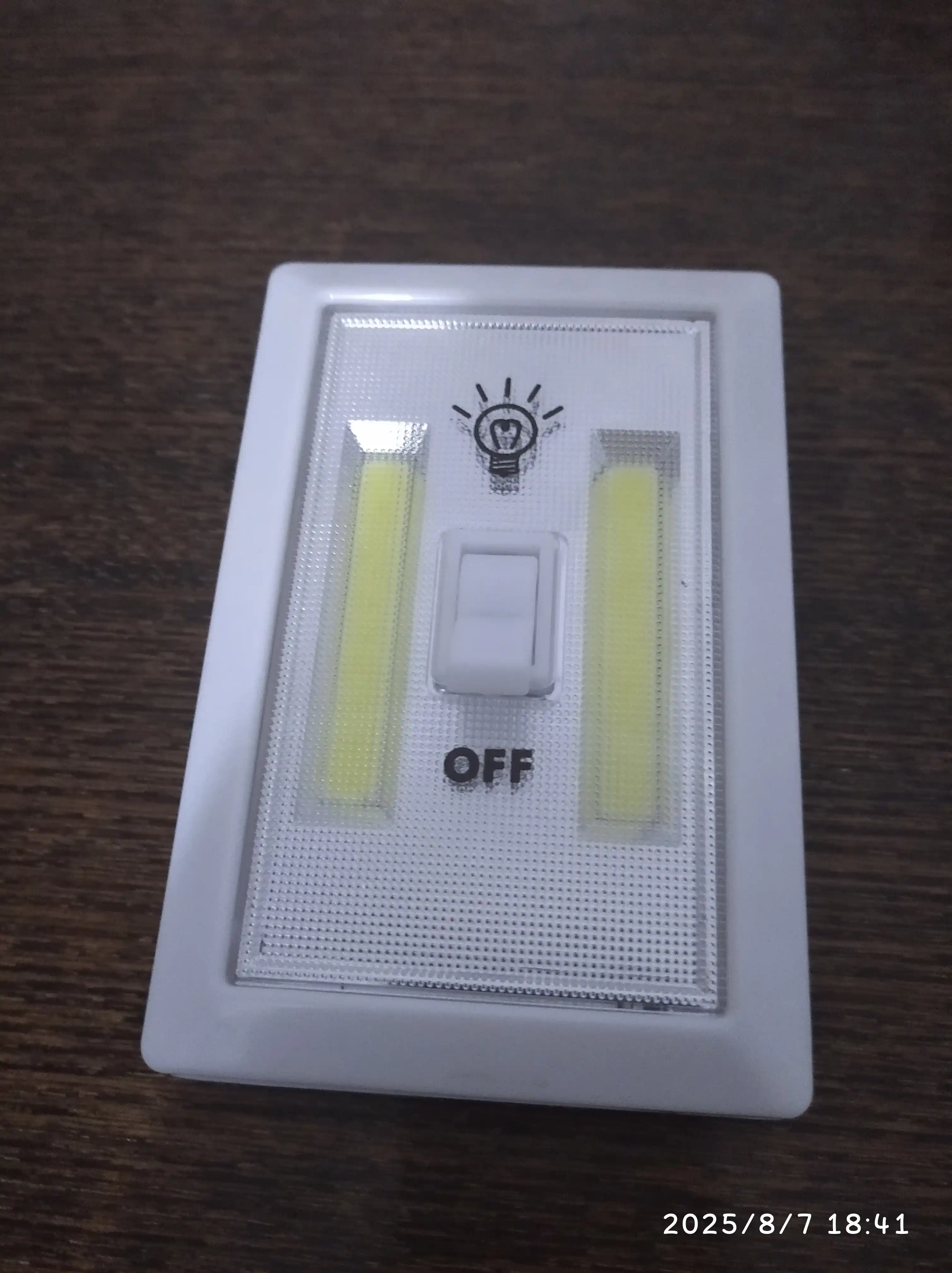 Simsiz COB LED kalit chiroq, batareykali devor va shkaf yoritgichi