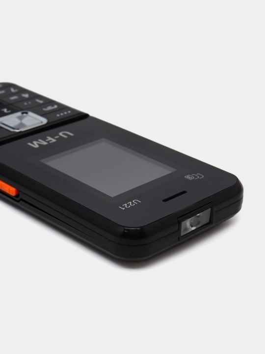 Tugmali telefon U-FM Mobile U221, IMEI kartaning 3 sim raqami ro‘yxatdan o‘tkazilgan, FM radio, 1800 mAh + zaryadka