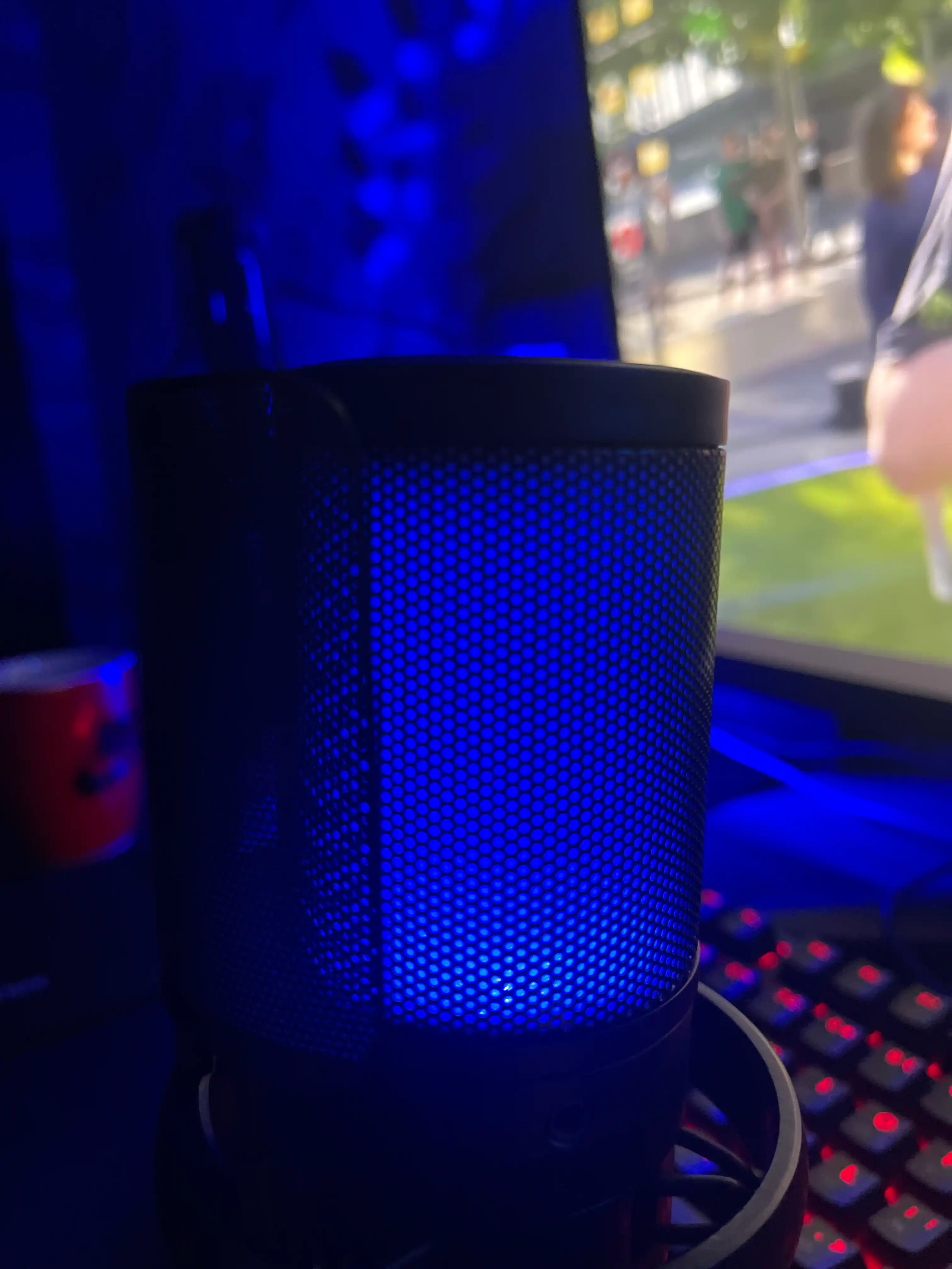 Микрофон конденсаторный игровой с подсветкой RGB с кронштейном, с поп-фильтром для стримов