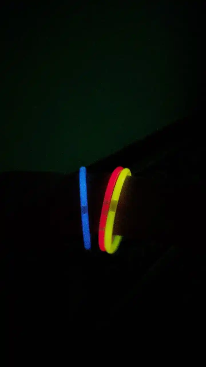 Neon nur sochuvchi tayoqchalar va fosfor bilaguzuklar, 10, 15, 20, 30,50 dona, 20 sm