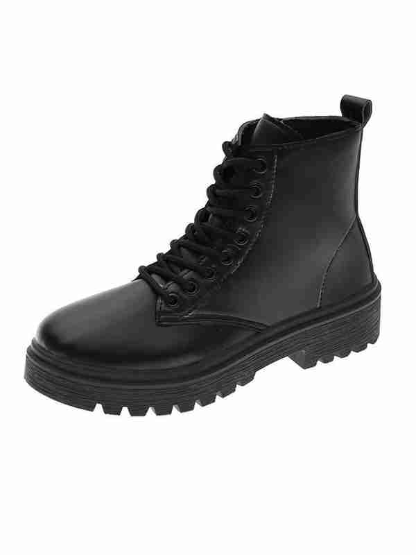 Doggy uslubidagi yalangoch ayollar